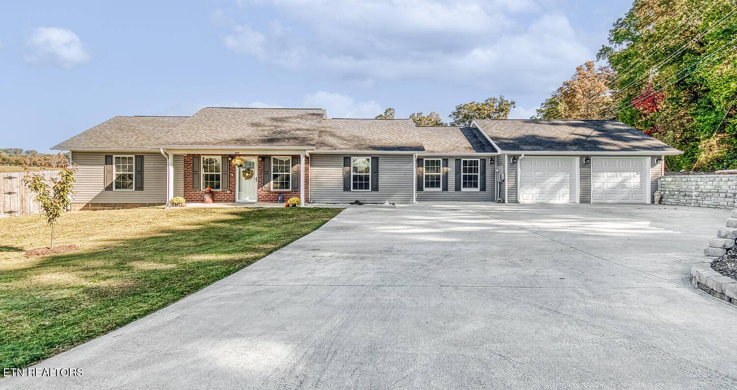 Dandridge, TN 37725,802 Quiet Oaks WAY