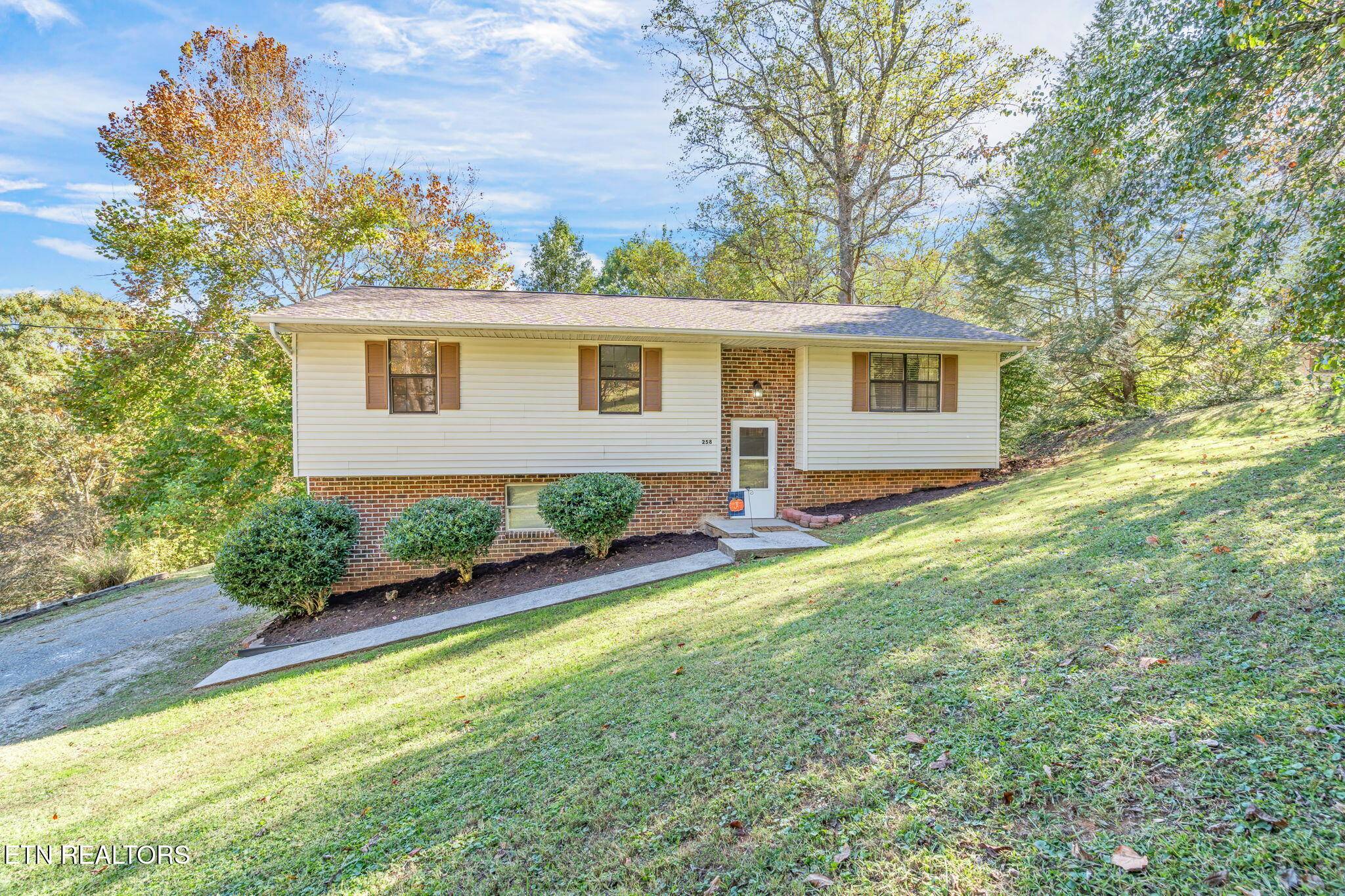 Harriman, TN 37748,258 Woodland DR