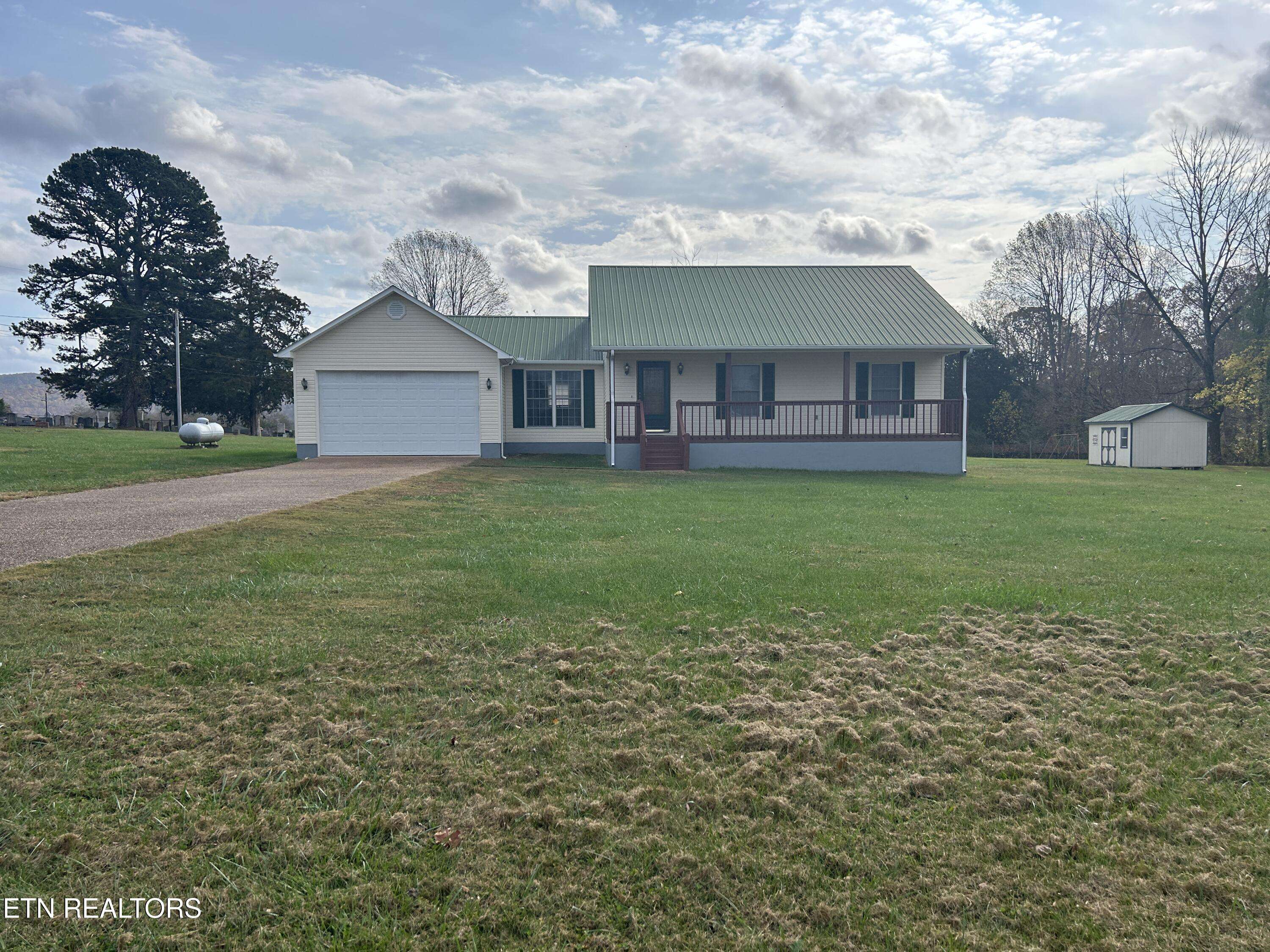 Pall Mall, TN 38577,505 Wanda LN