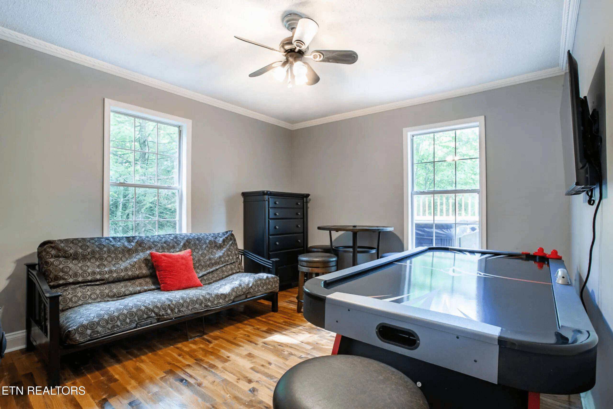 Gatlinburg, TN 37738,4907 Angie WAY