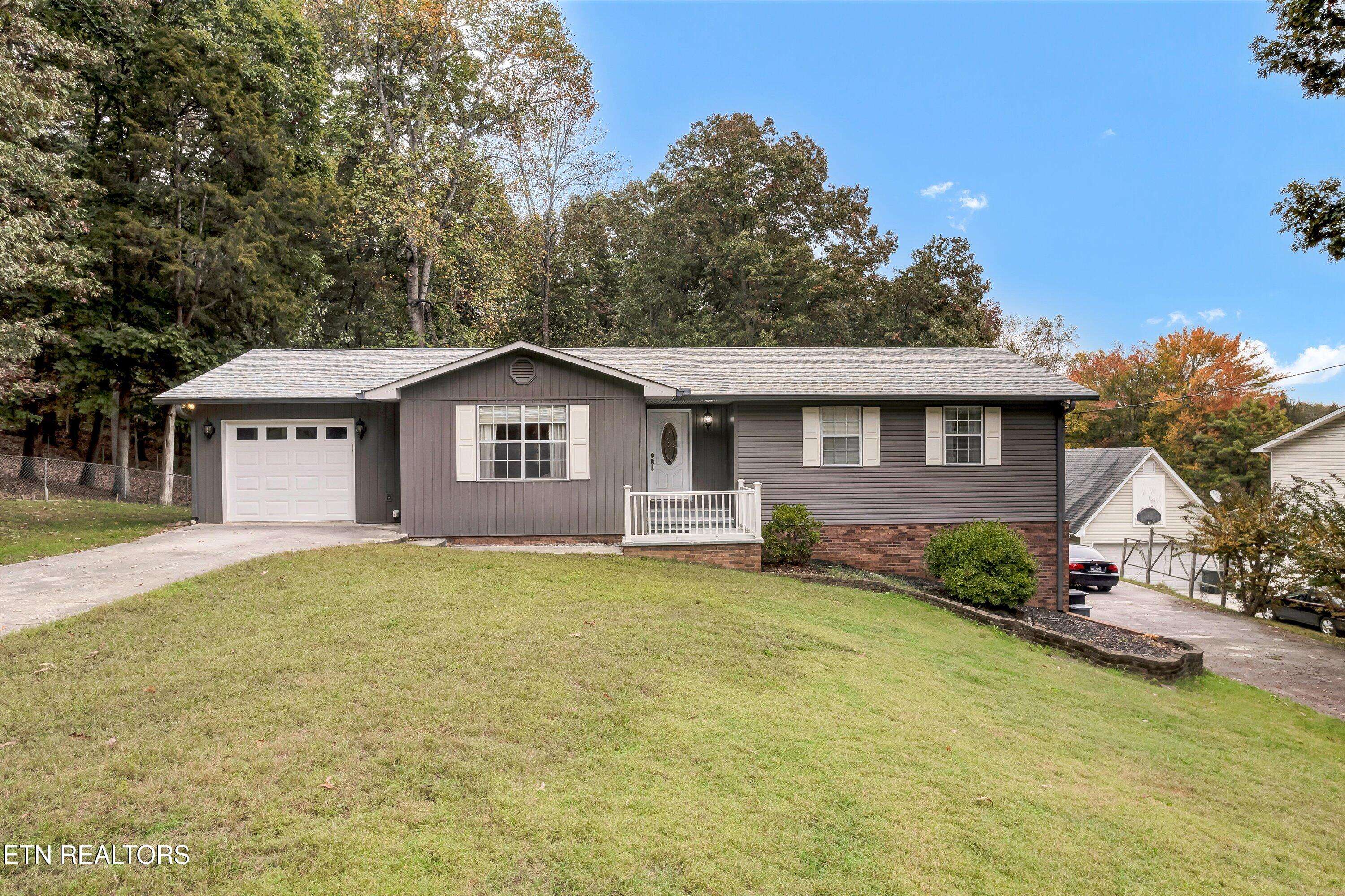 Lenoir City, TN 37771,990 Chestnut Ridge DR