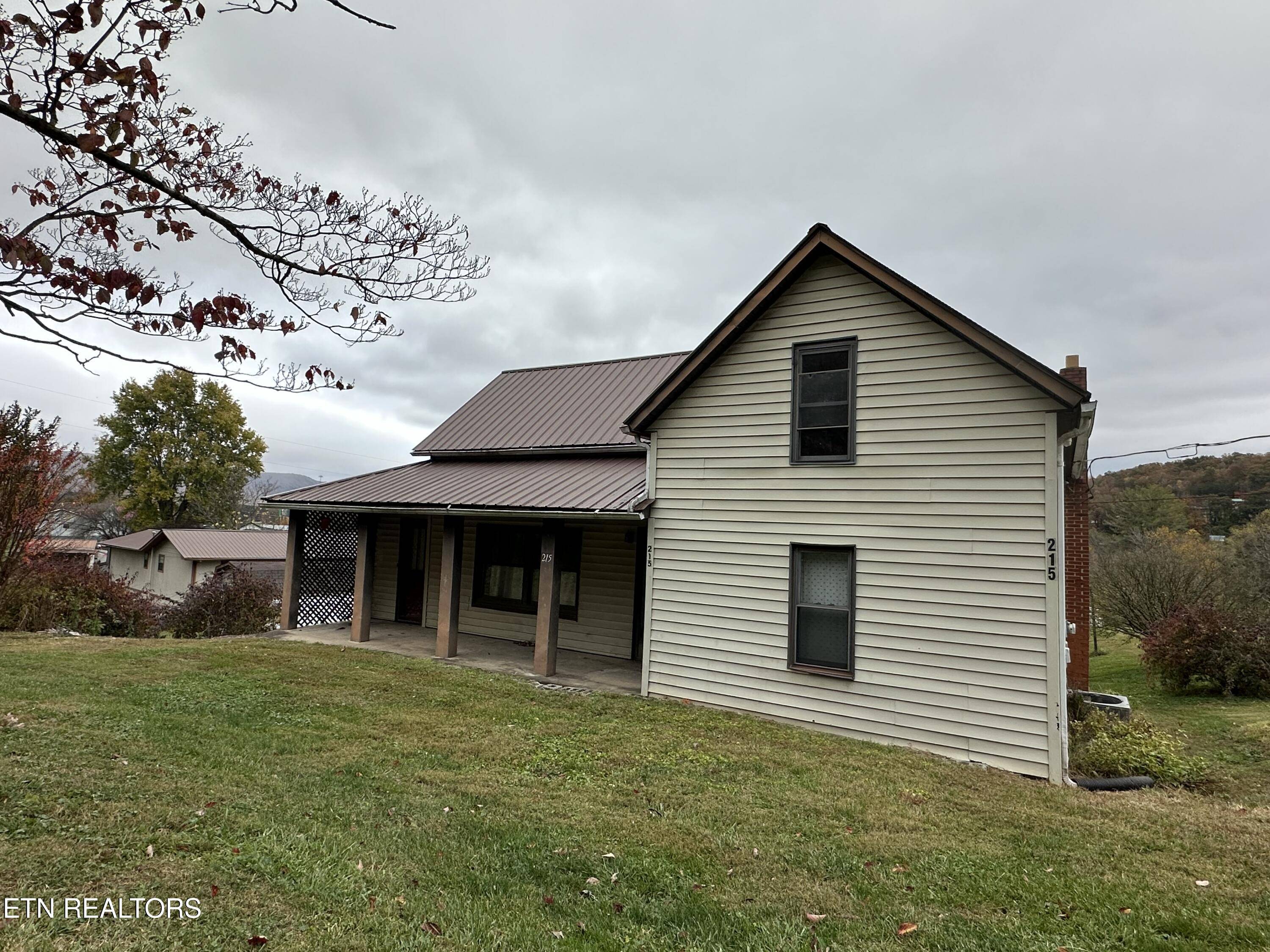 Caryville, TN 37714,215 Hill LN