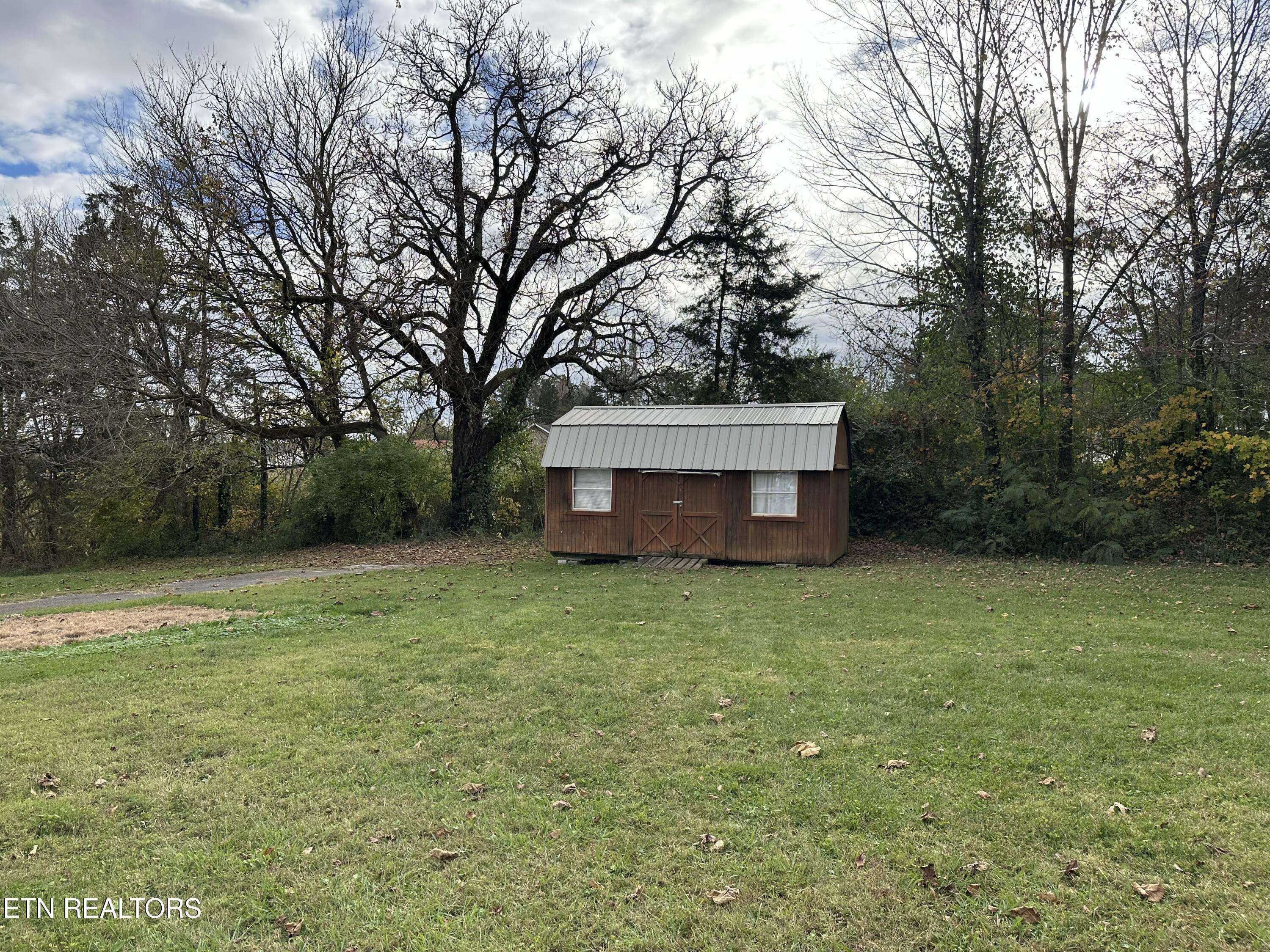 Jacksboro, TN 37757,120 Stout LN