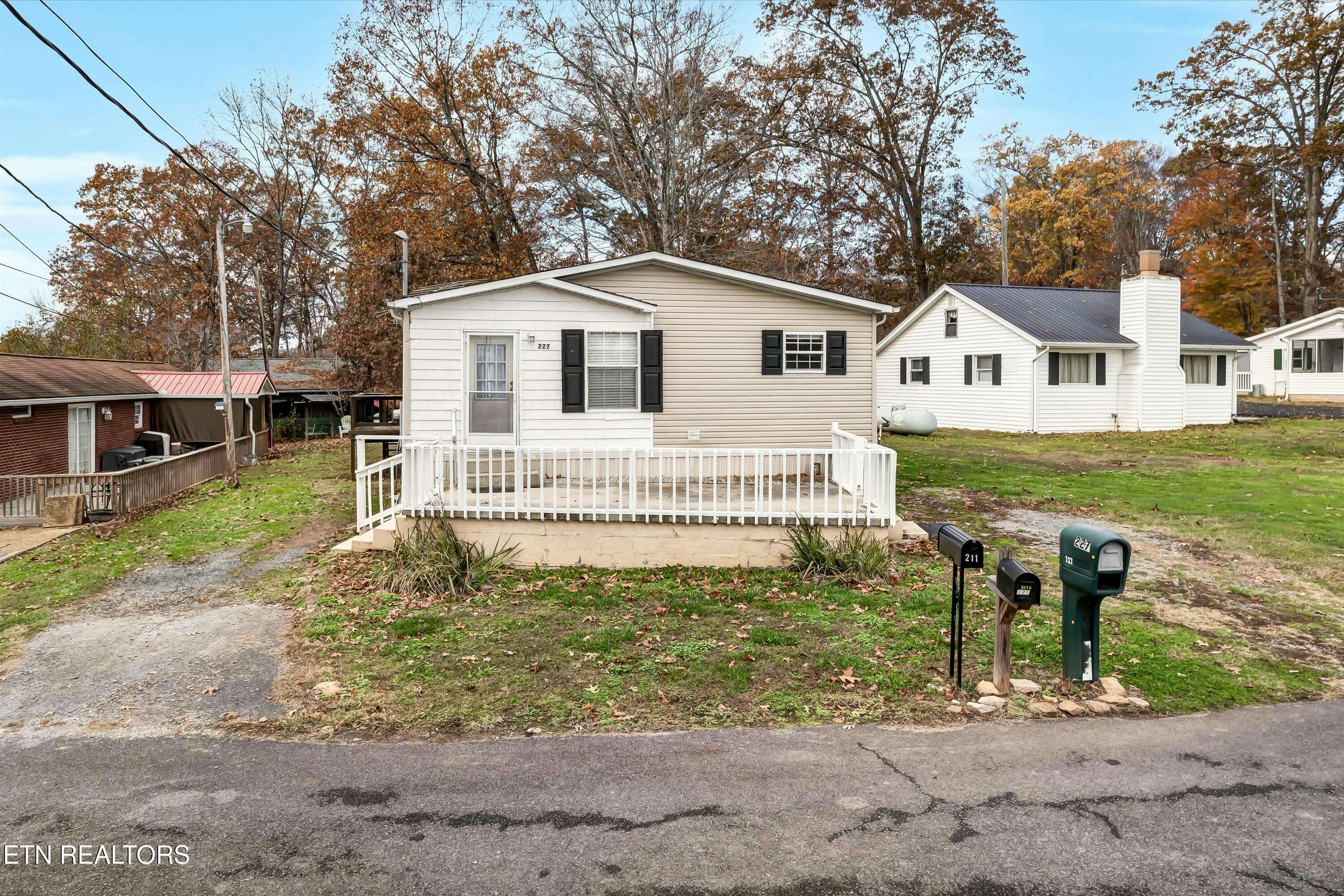 Rutledge, TN 37861,227 Clearview St