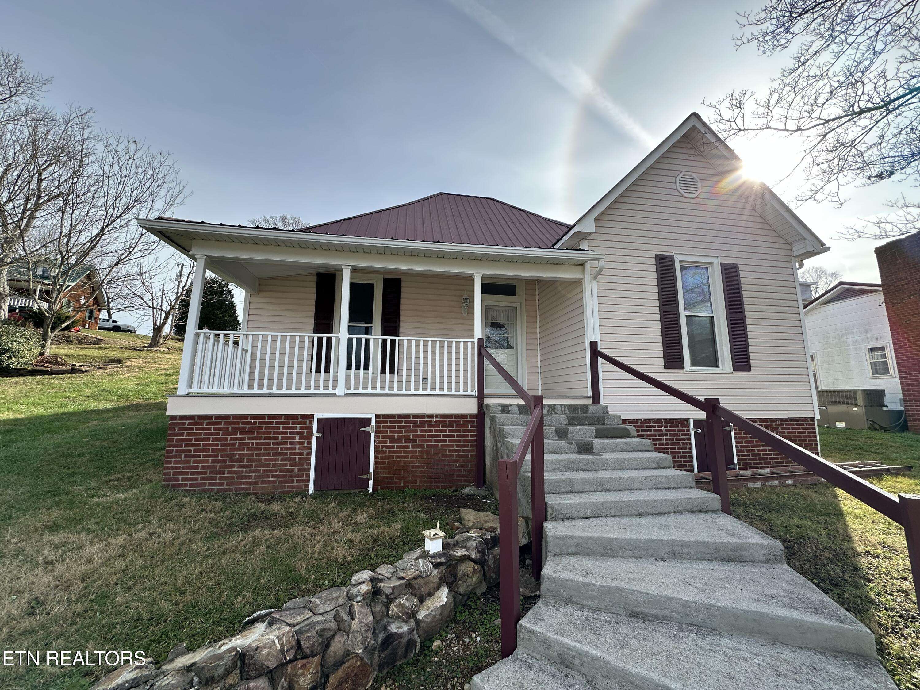 Tellico Plains, TN 37385,207 Loomis St