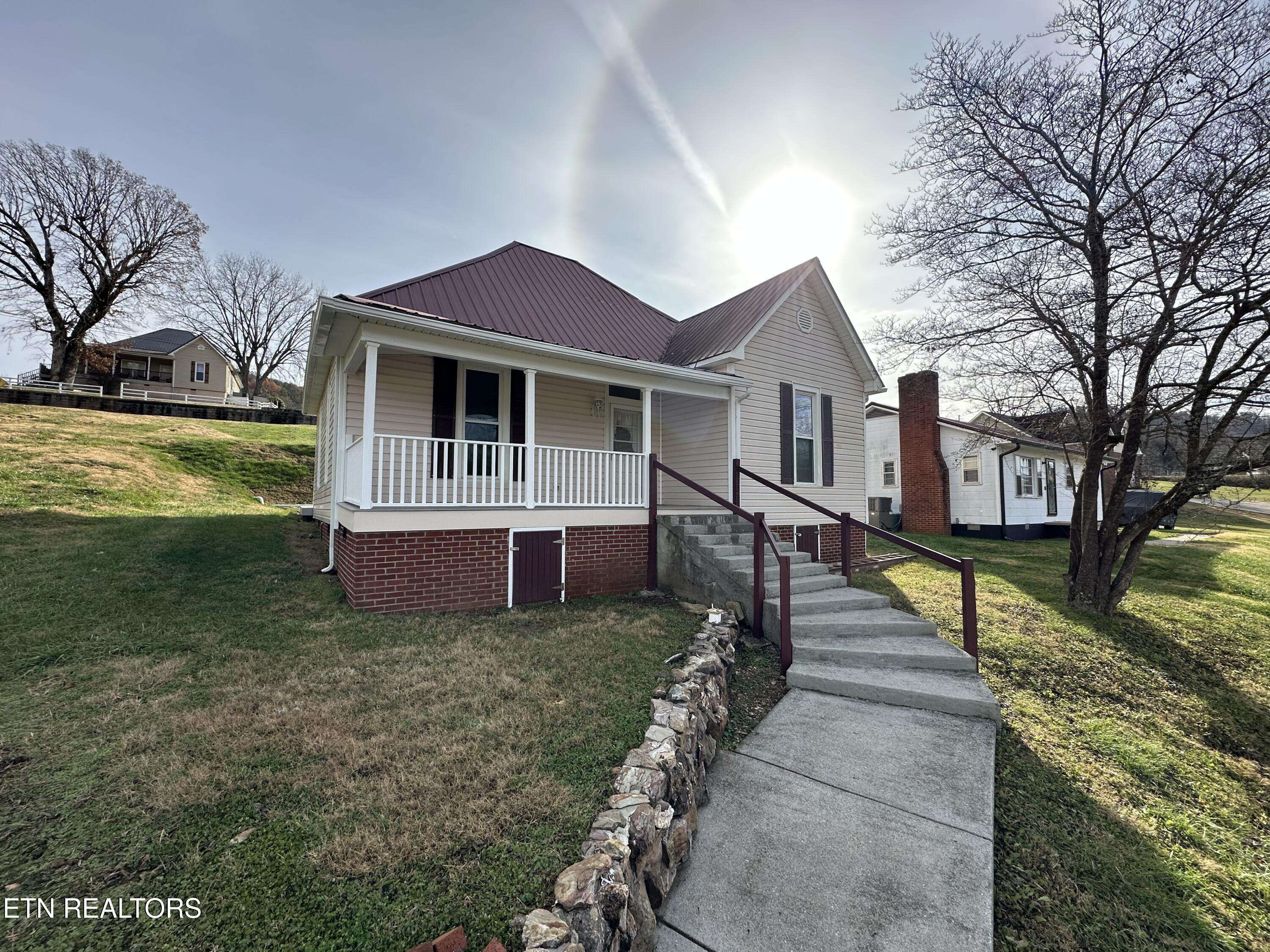 Tellico Plains, TN 37385,207 Loomis St