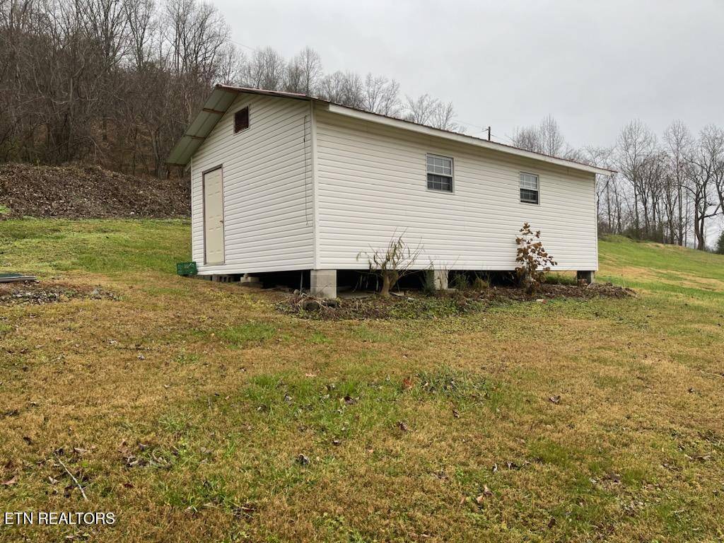 Caryville, TN 37714,362 Lake LN