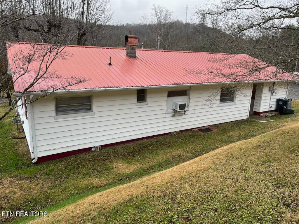 Caryville, TN 37714,362 Lake LN