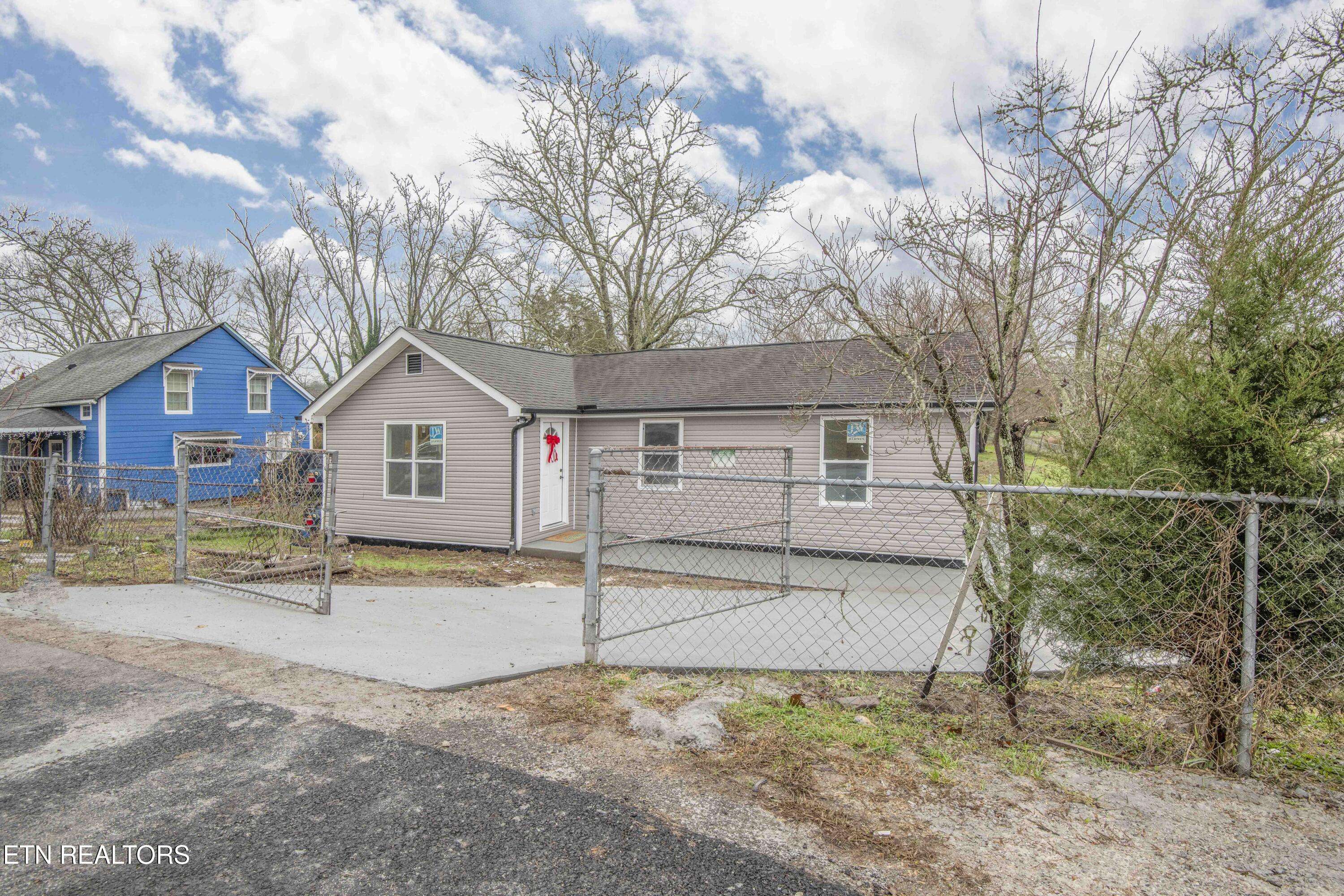 Clinton, TN 37716,477 Marlow CIR