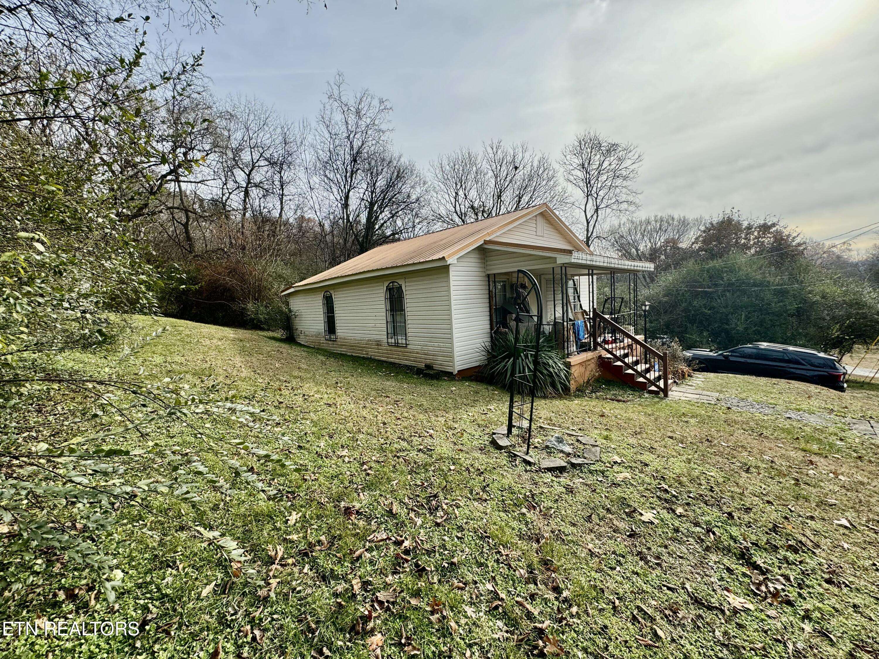 Knoxville, TN 37914,908 Dunlap LN