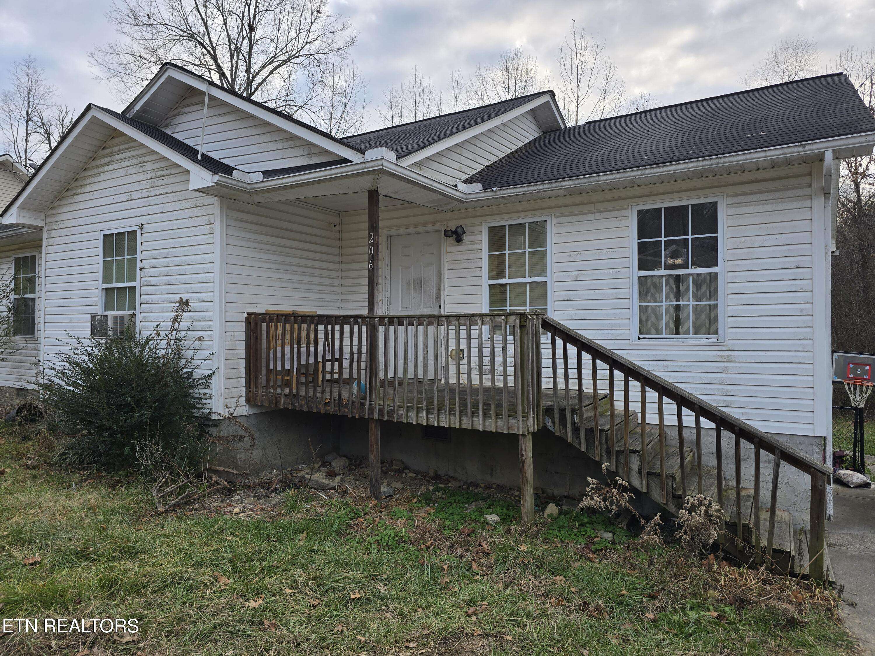 Lafollette, TN 37766,206 Sandy HIll Rd