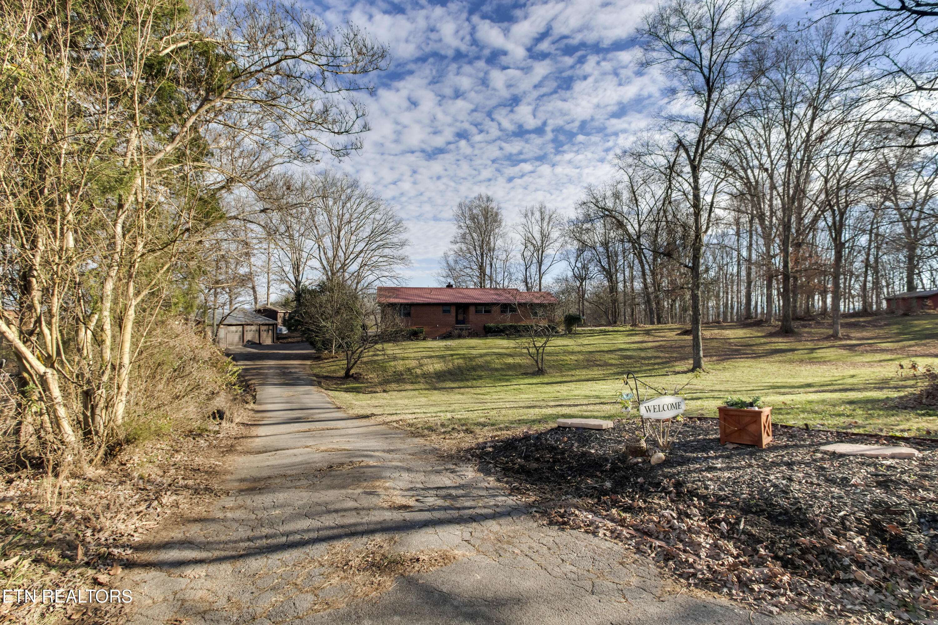 Greenback, TN 37742,614 Henry LN