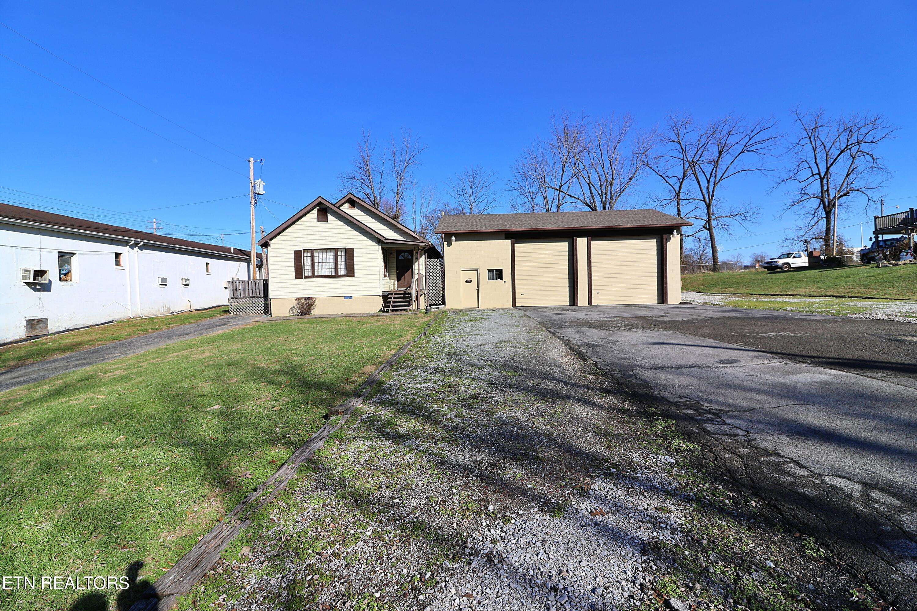 Oneida, TN 37841,201 Davis LN