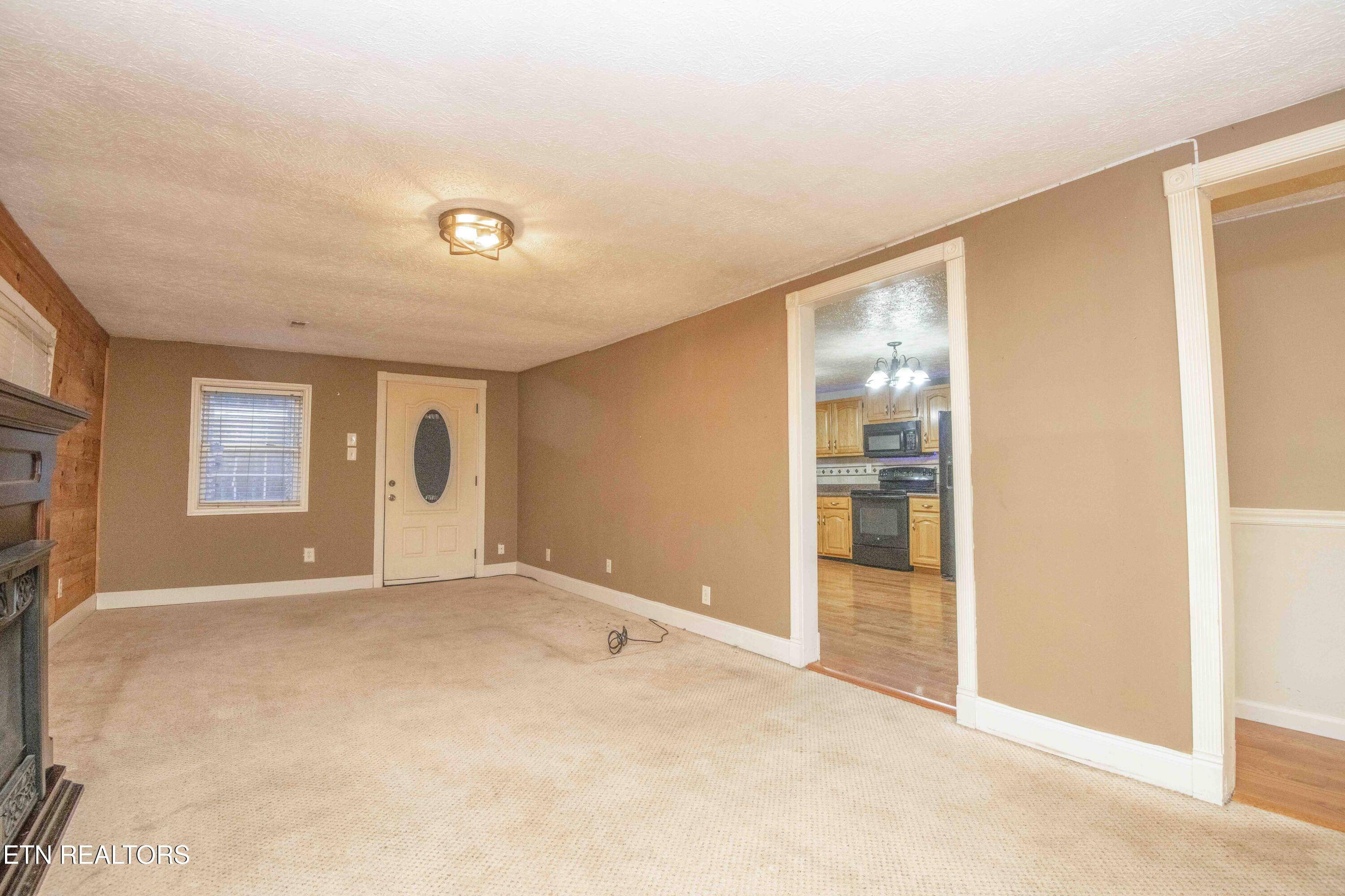 Oliver Springs, TN 37840,620 E Spring St St