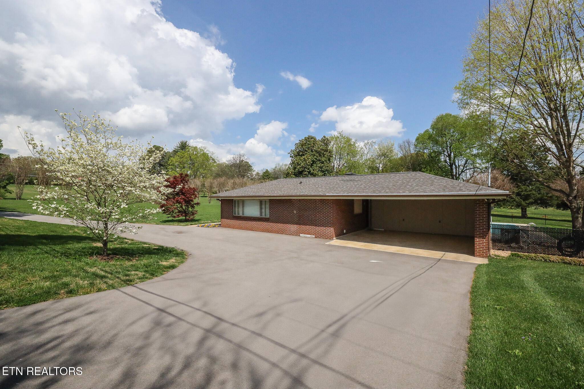 Louisville, TN 37777,830 Killion St