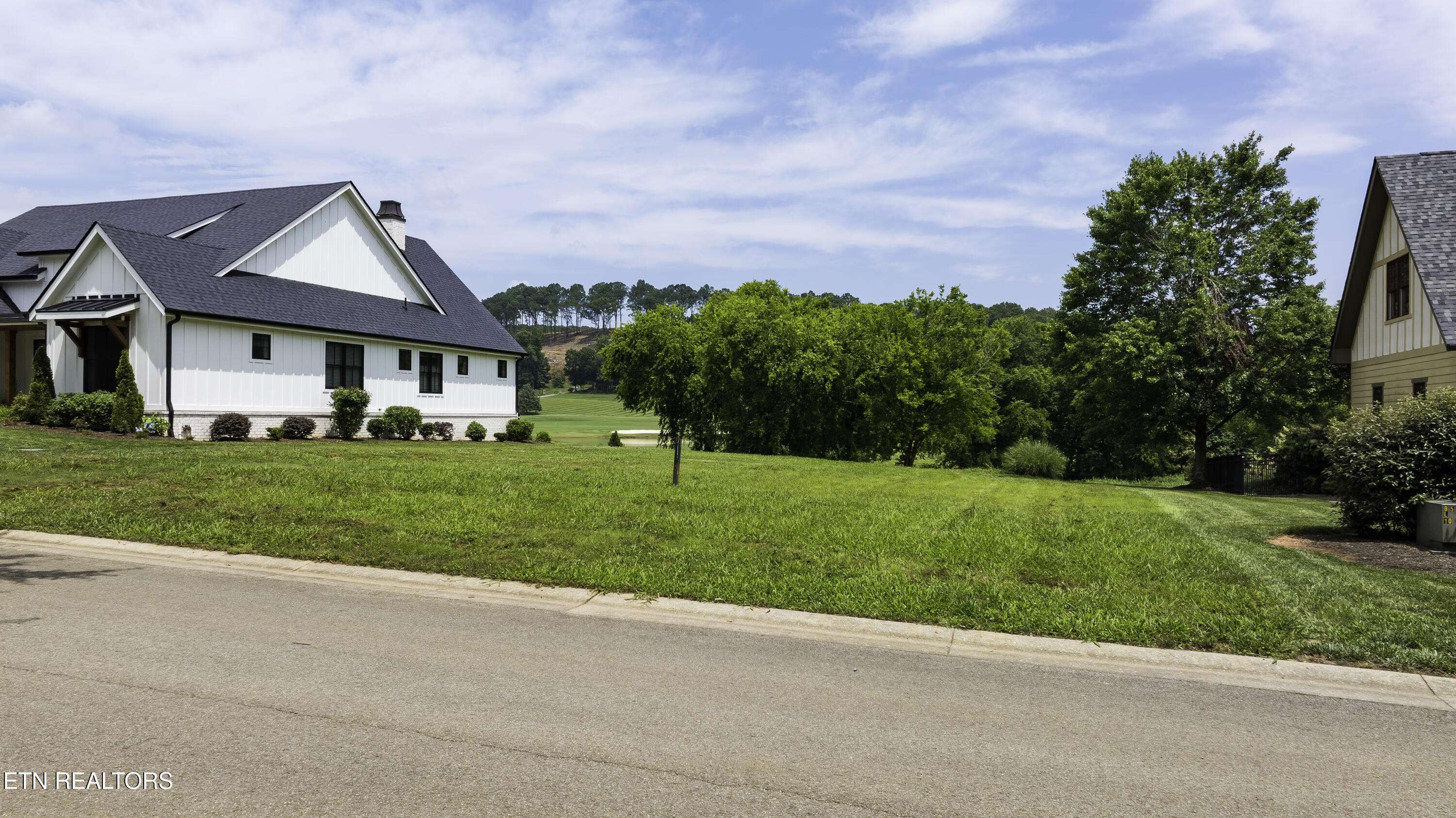 Loudon, TN 37774,595 Bobcat Run DR
