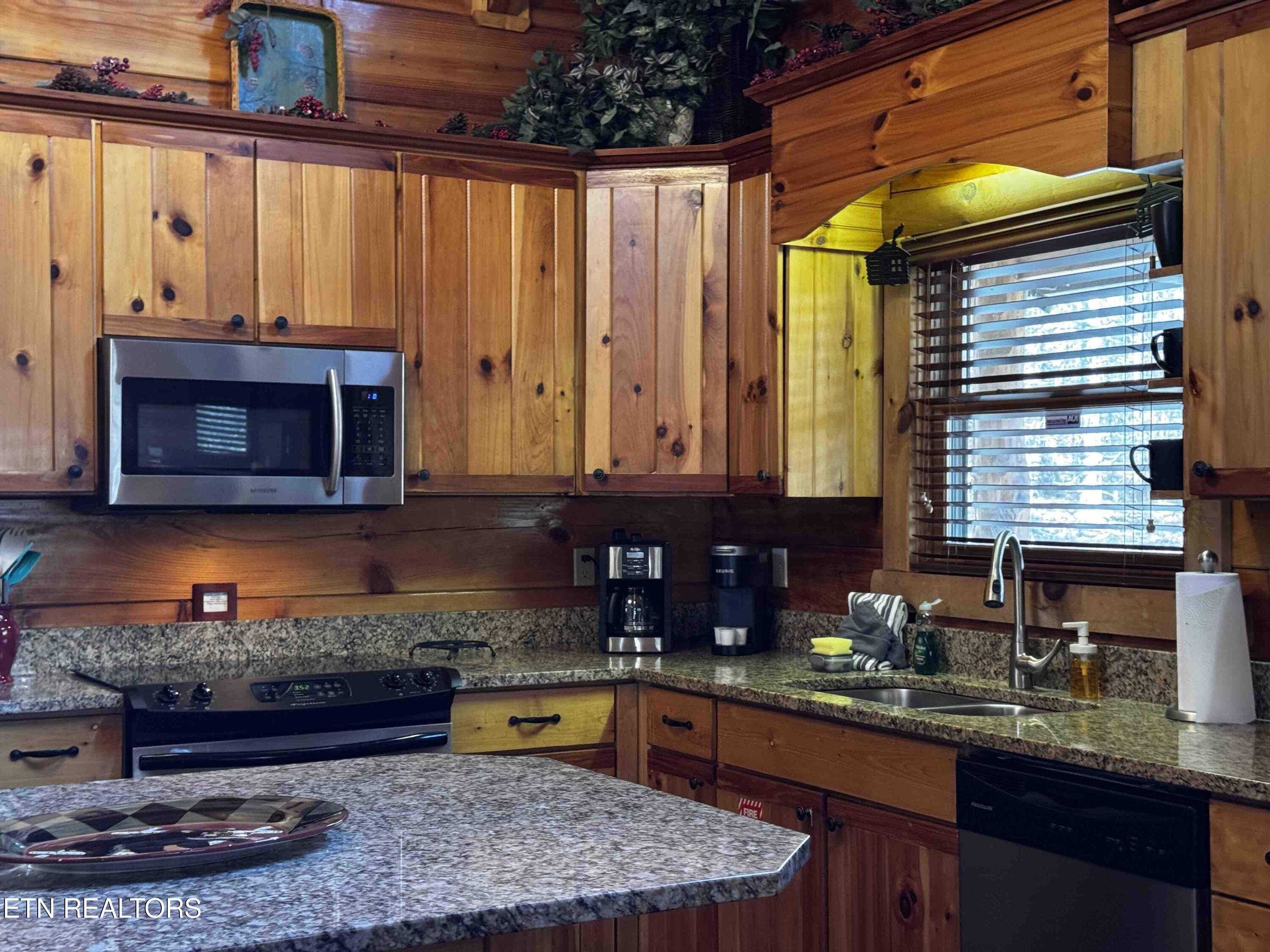 Sevierville, TN 37876,2738 Murray Ridge Rd