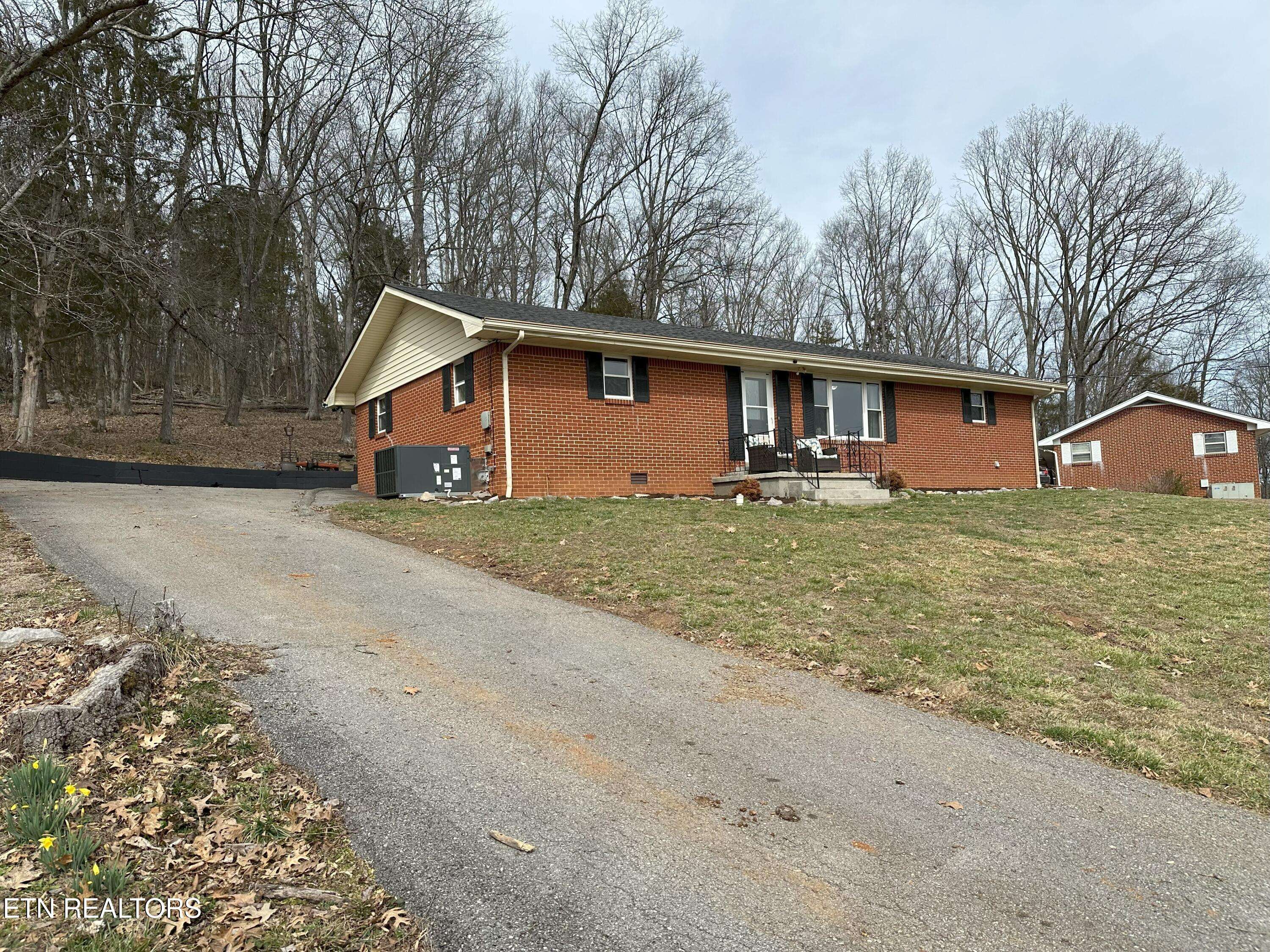 Livingston, TN 38570,406 Hillcrest DR