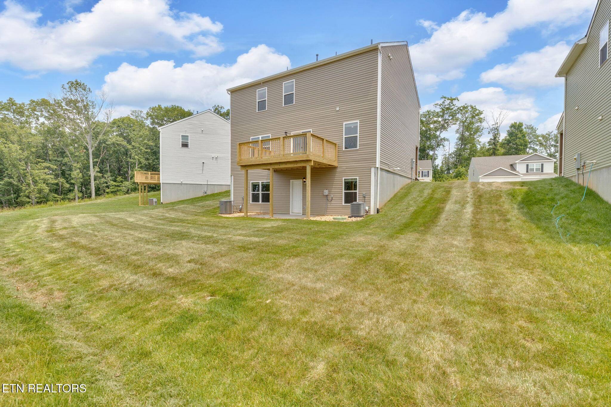 Knoxville, TN 37932,943 Utopia Lane