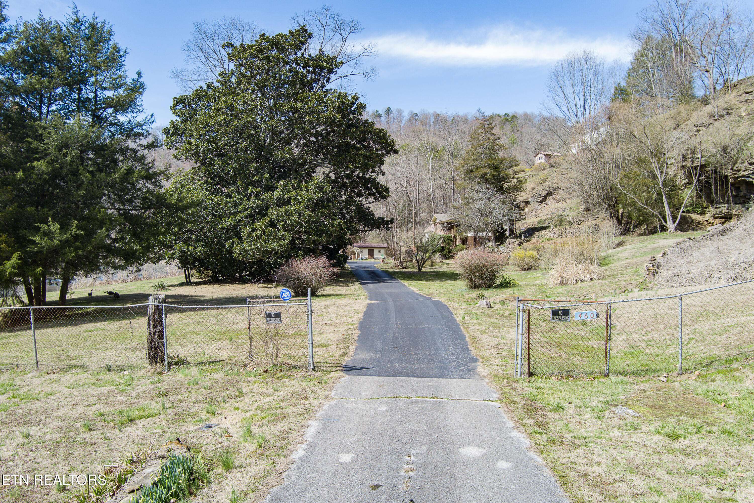 Oakdale, TN 37829,460 Riverview St