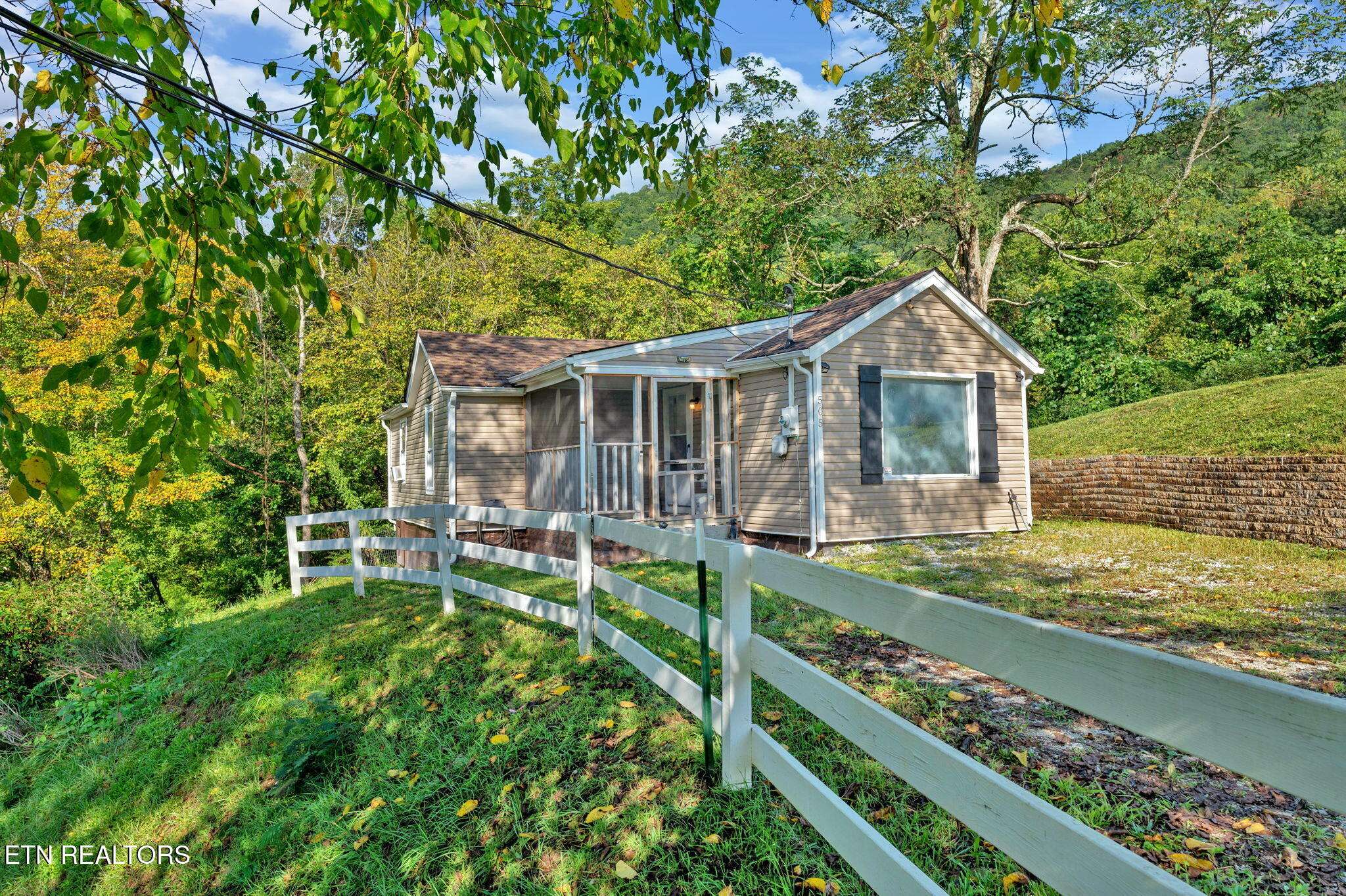 Lafollette, TN 37766,505 9th St