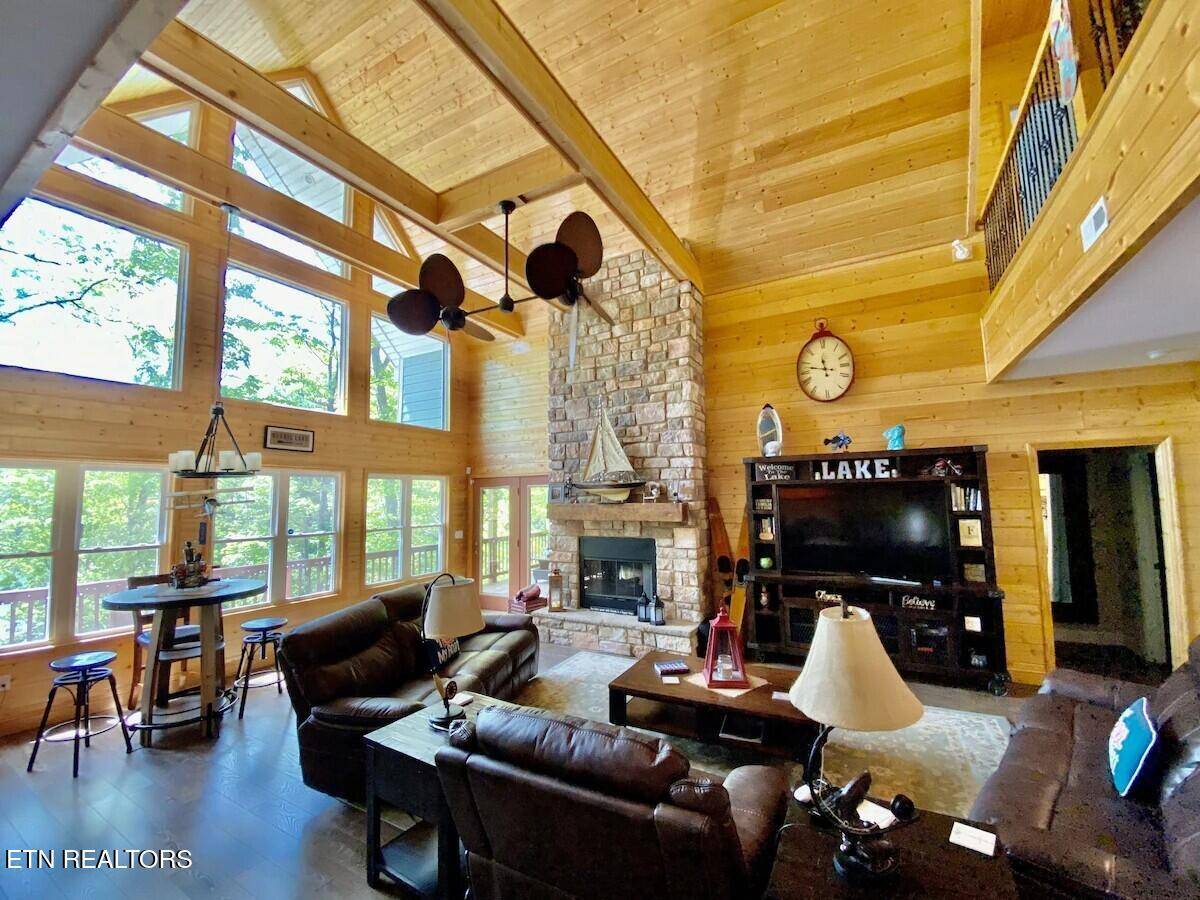 Lafollette, TN 37766,658 Waterfront Tr