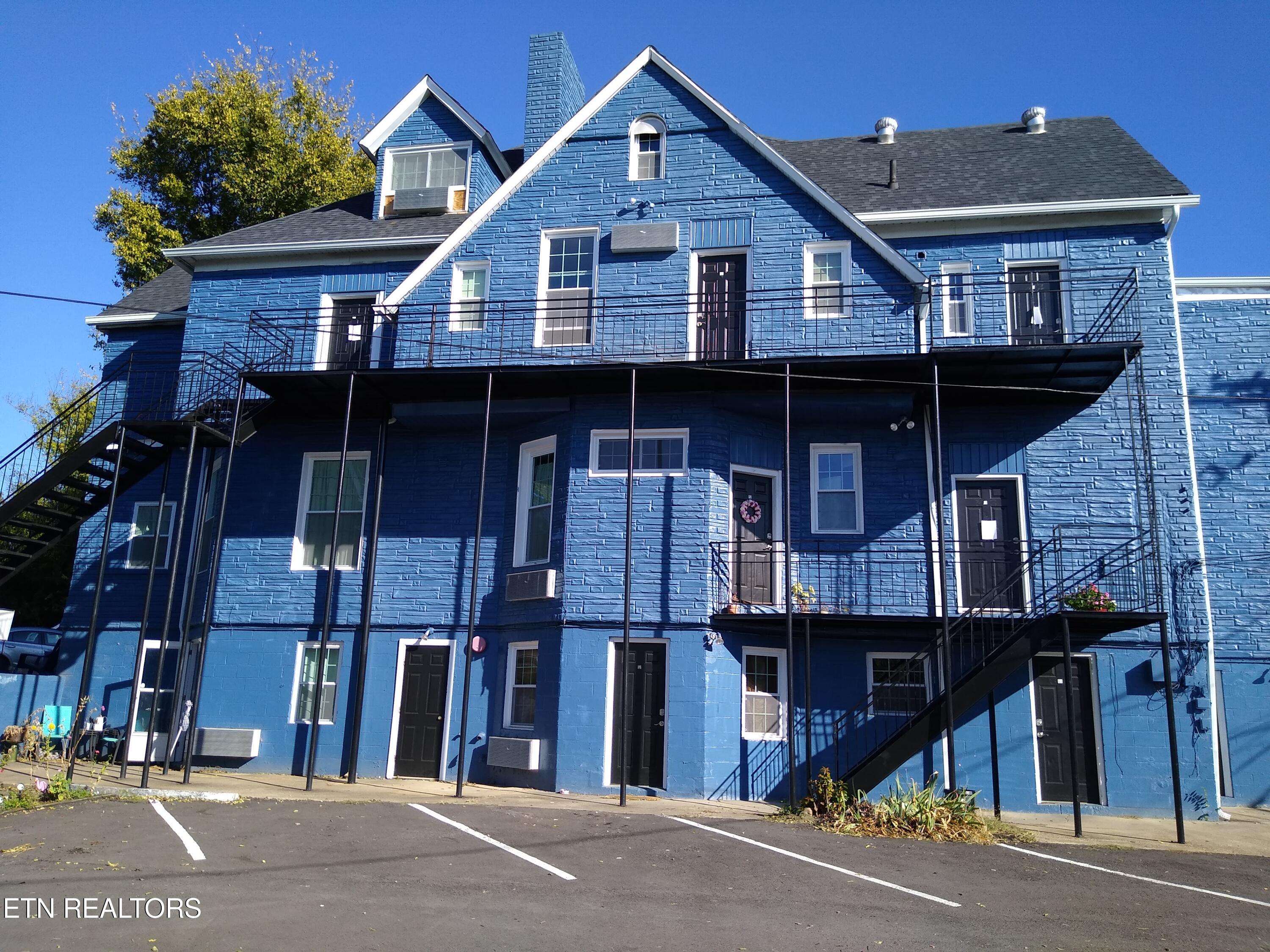 Knoxville, TN 37917,838 4th Ave