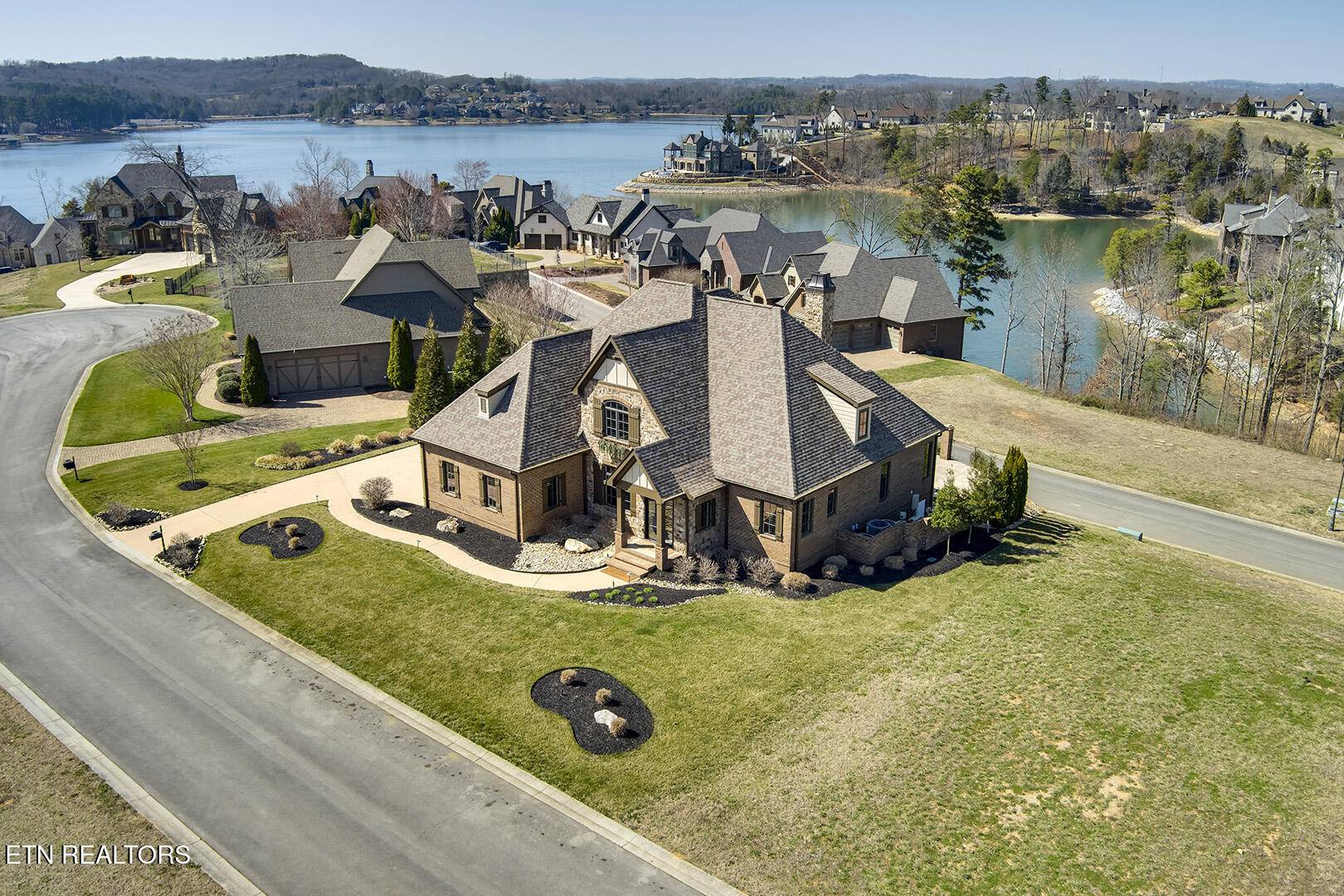 Lenoir City, TN 37772,916 Castaway LN