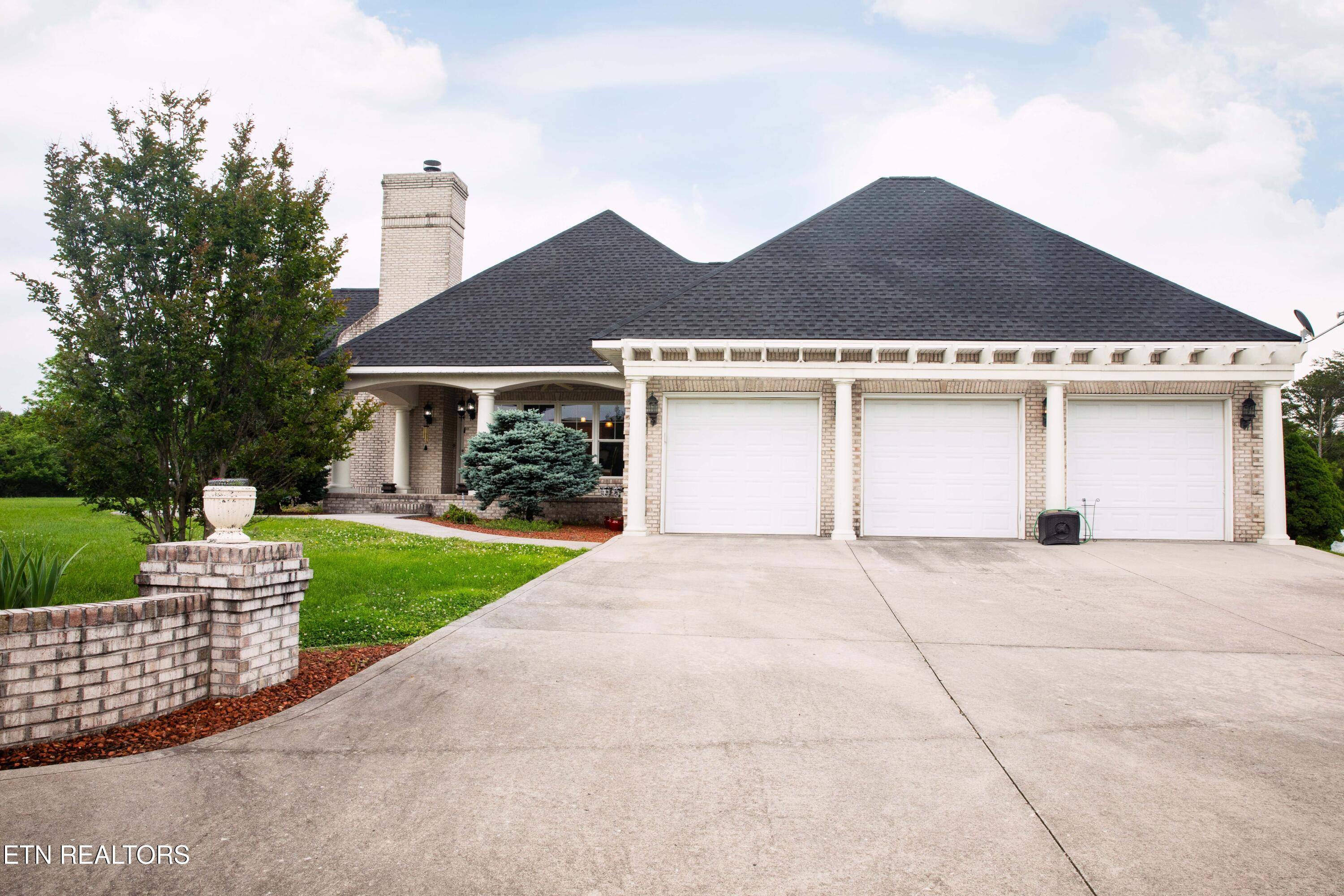 Tazewell, TN 37879,487 Woodlake Blvd