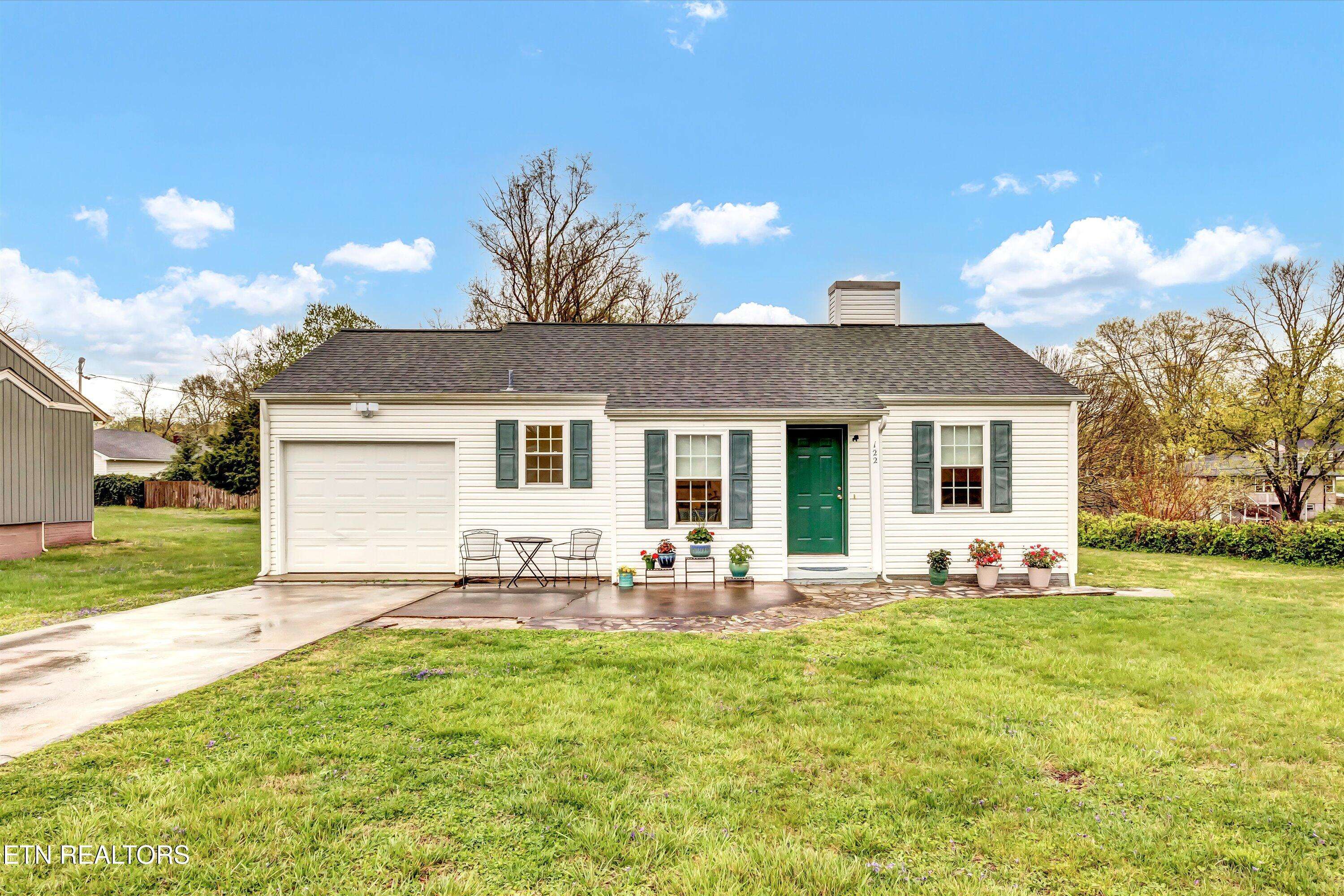 Knoxville, TN 37920,122 Lake View DR