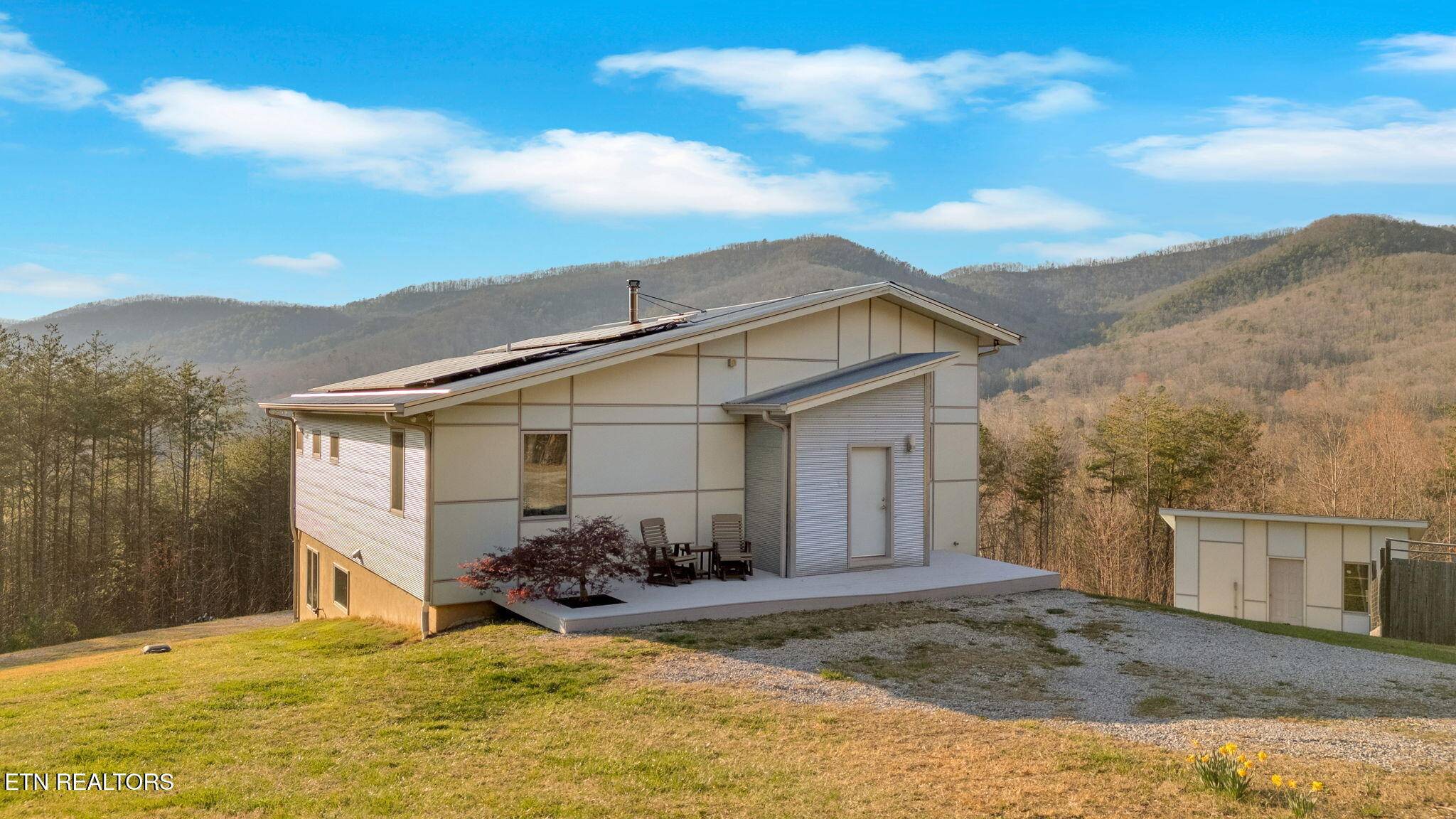 Greeneville, TN 37743,1098 Paint mountain Rd
