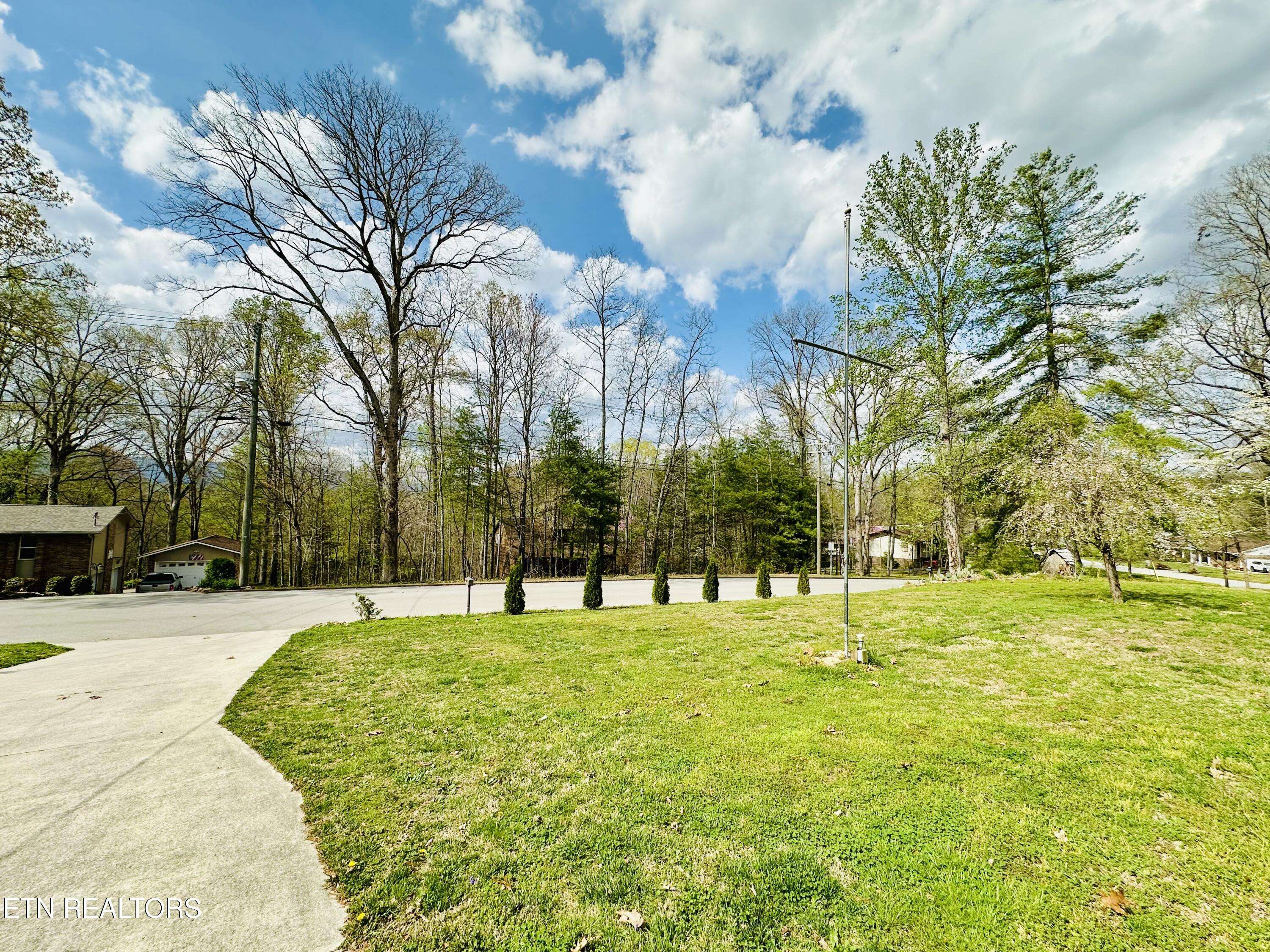 Clinton, TN 37716,102 Oakwood DR
