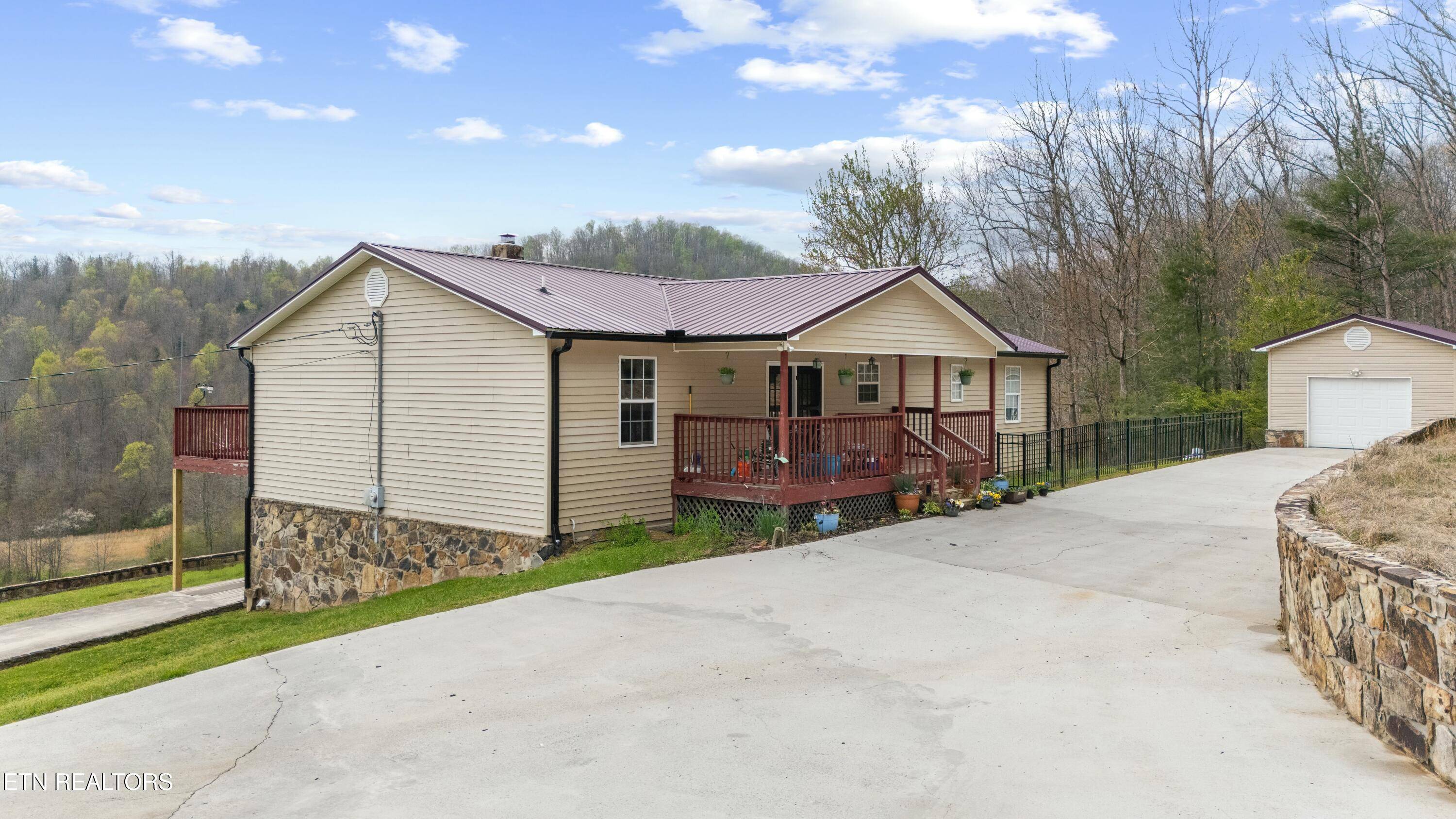 Lancing, TN 37770,247 Gerald Bonham Rd