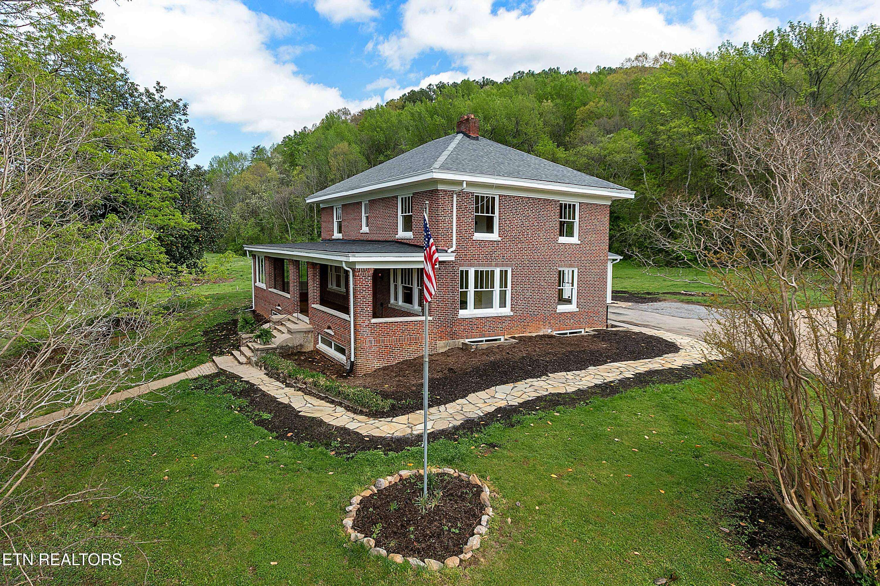 Walland, TN 37886,4537 Old Walland Hwy