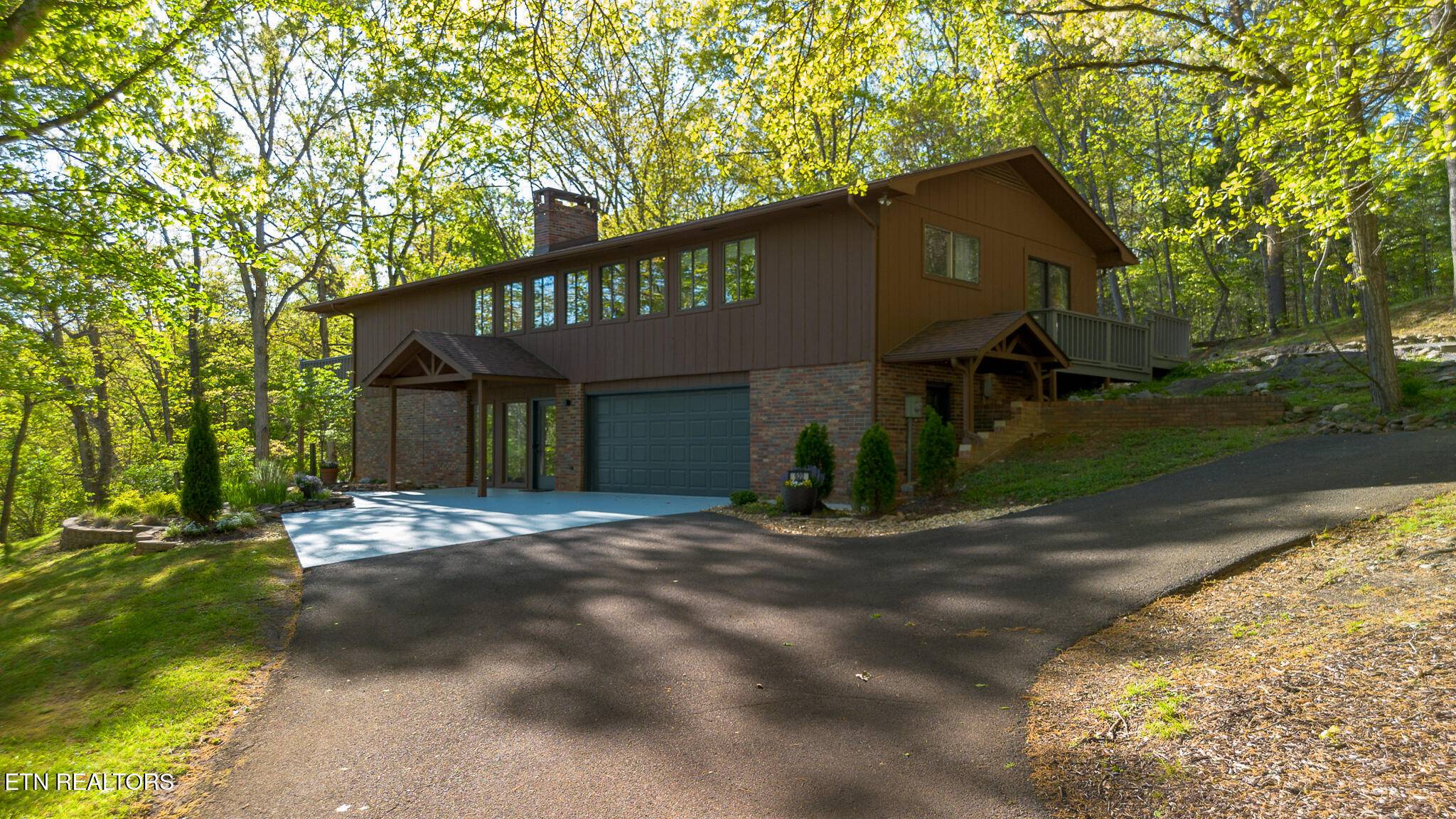 Dandridge, TN 37725,922 E Cross Rd