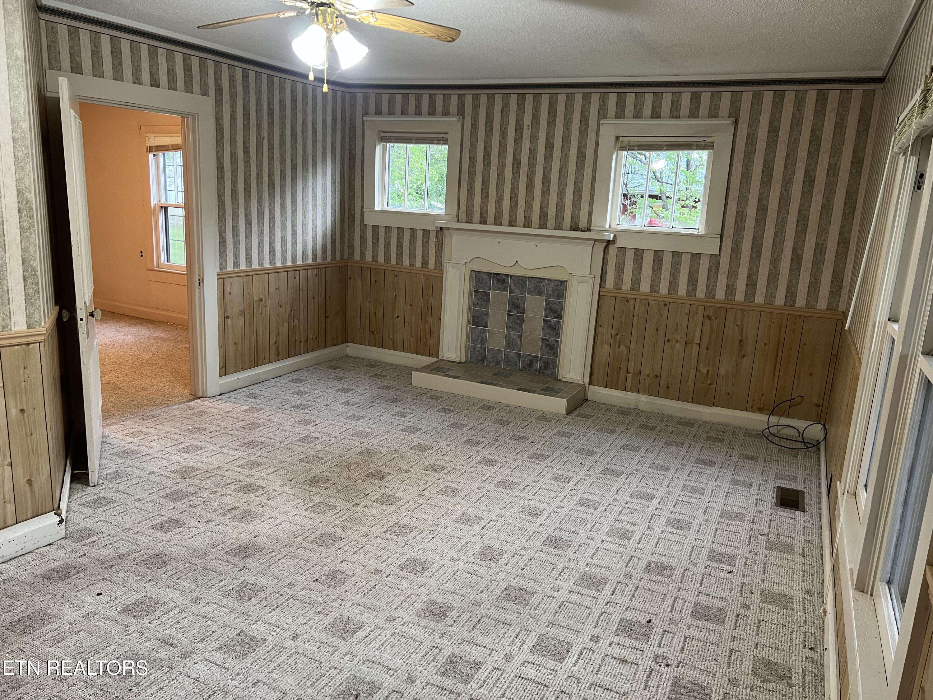 Lafollette, TN 37766,922 Central Ave