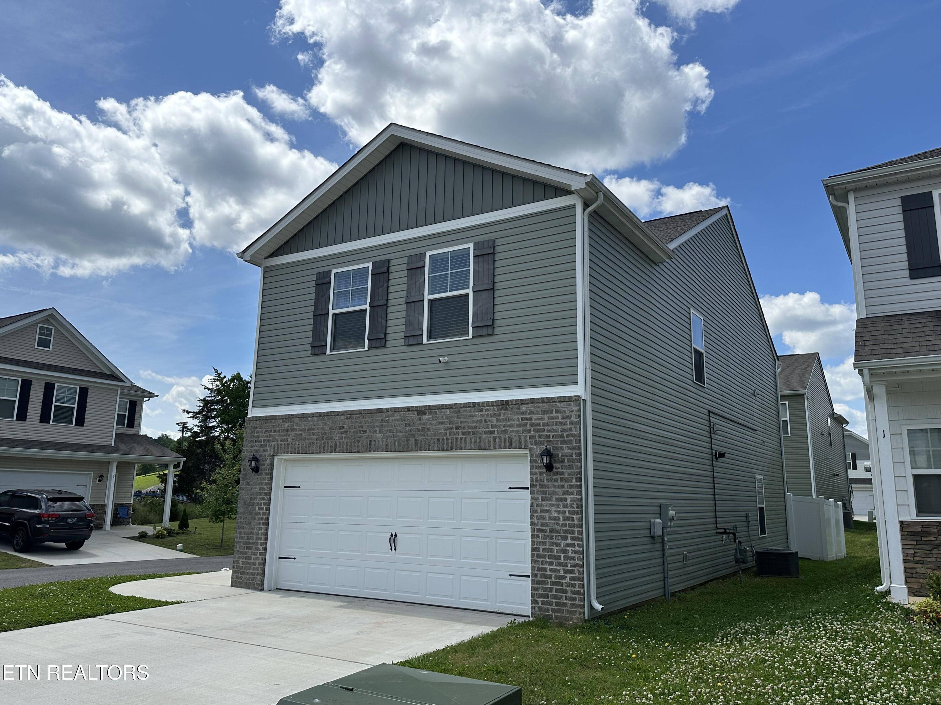 Clinton, TN 37716,2 Chestnut CT