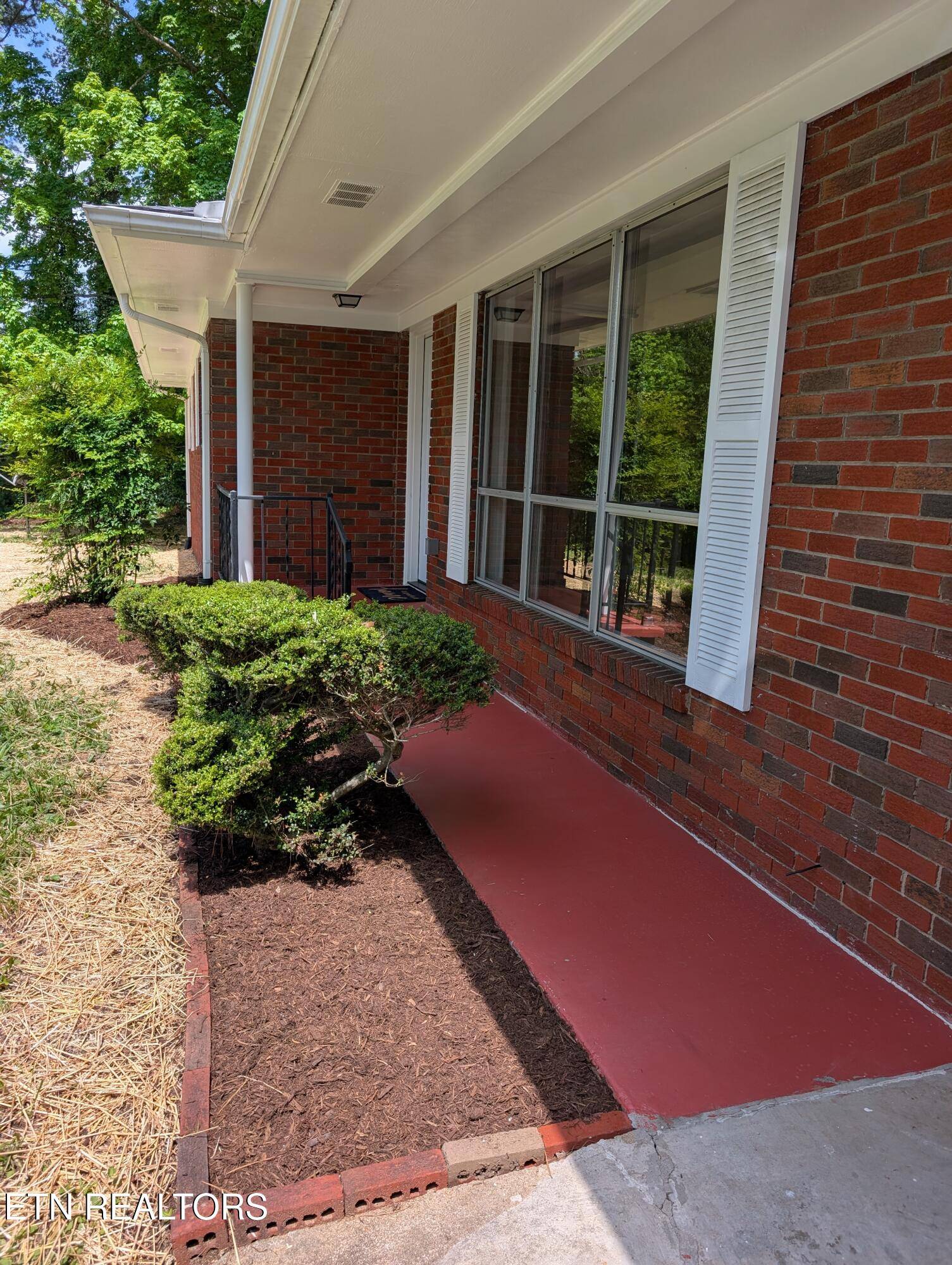 Oliver Springs, TN 37840,120 Dale Ave