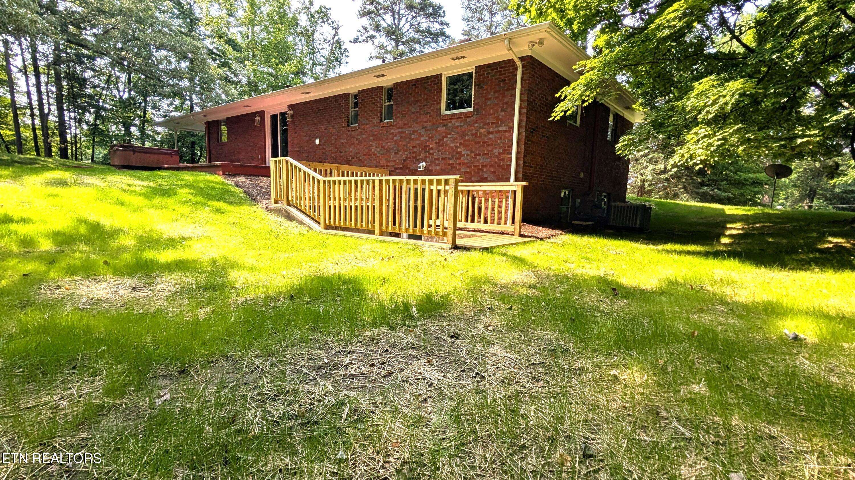 Oliver Springs, TN 37840,120 Dale Ave
