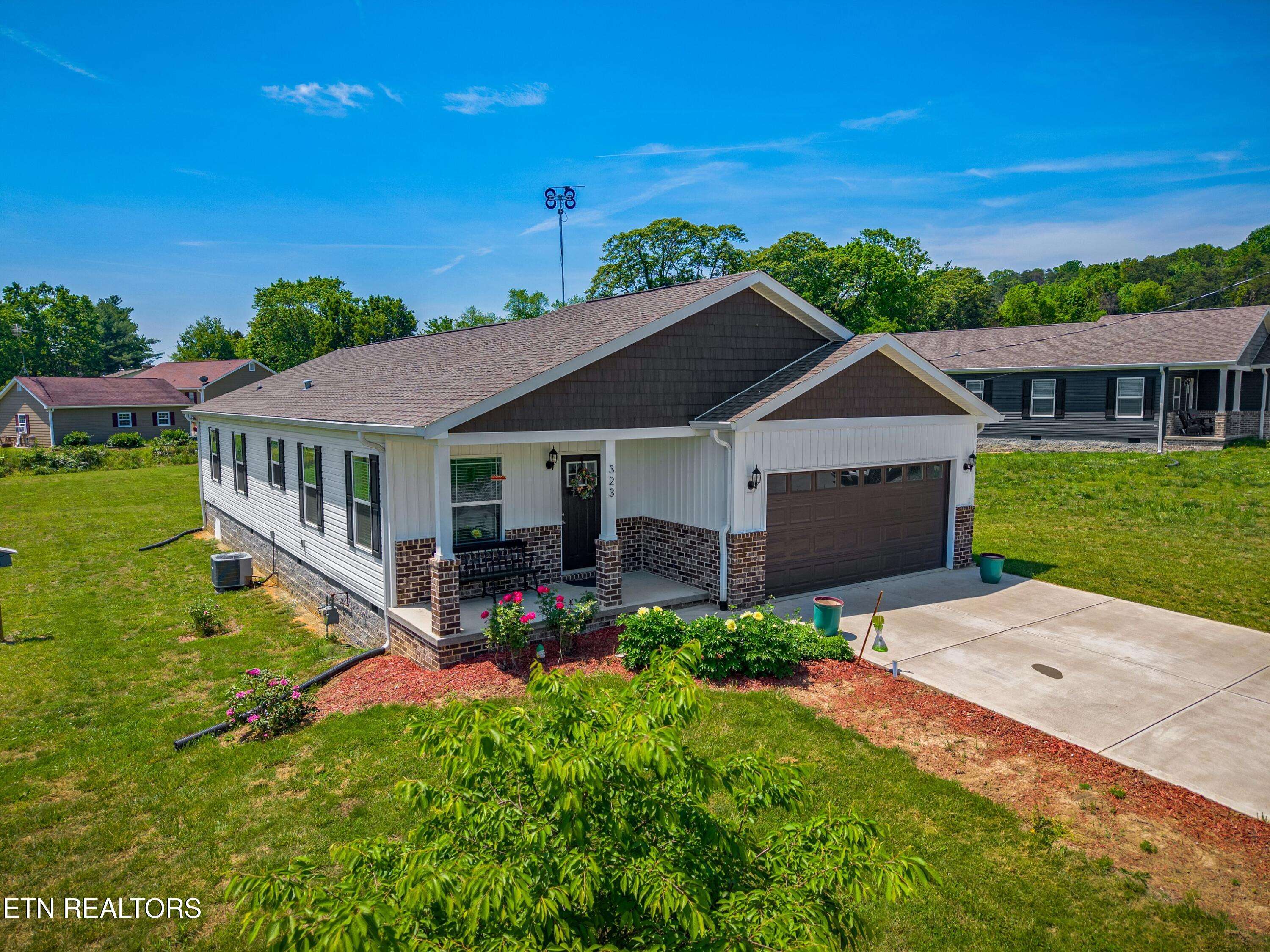 Dandridge, TN 37725,323 Garden LN