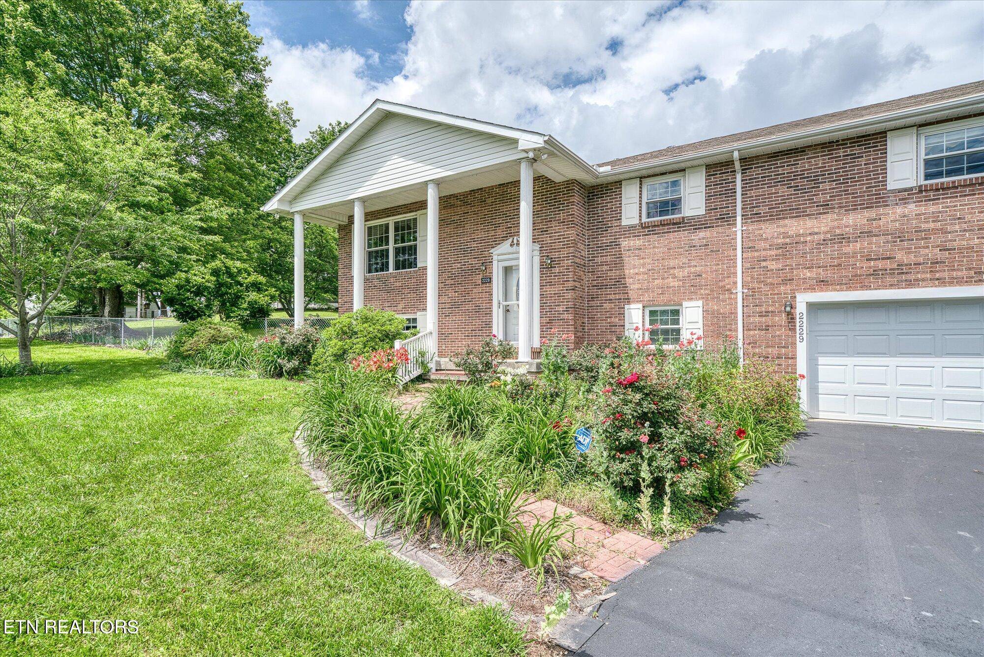 Wartburg, TN 37887,2229 Knoxville Hwy