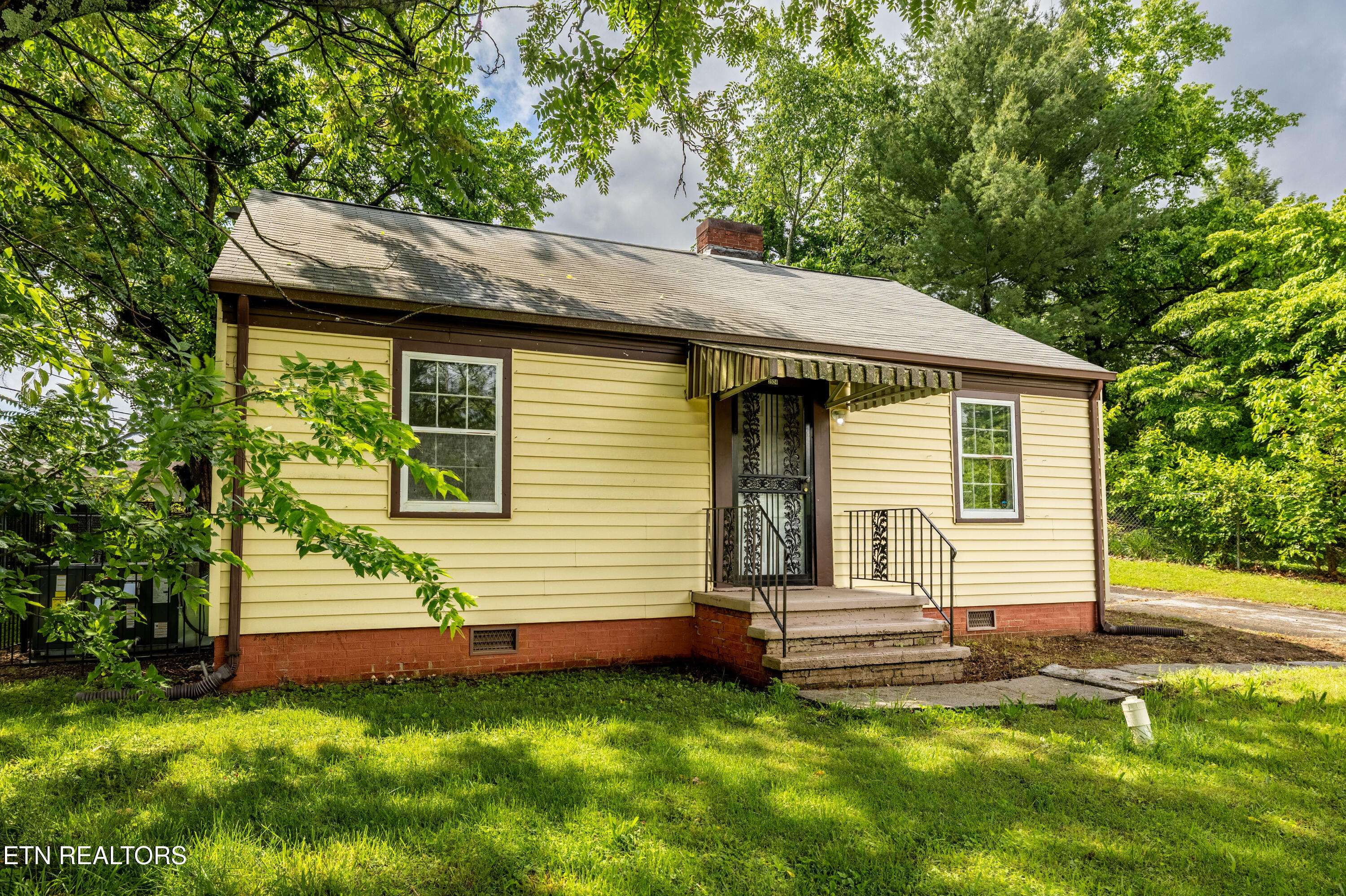 Knoxville, TN 37917,2524 Washington PIKE
