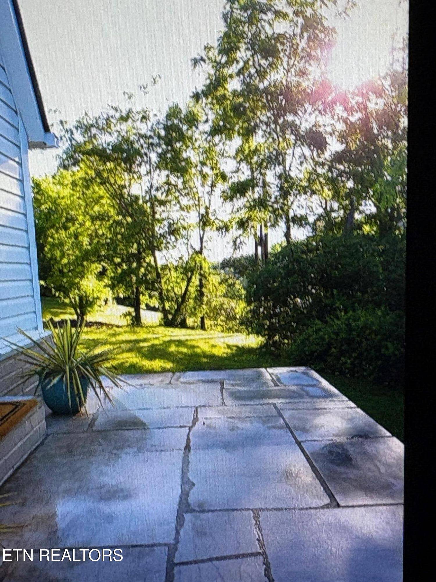 Sevierville, TN 37862,739 Main West St