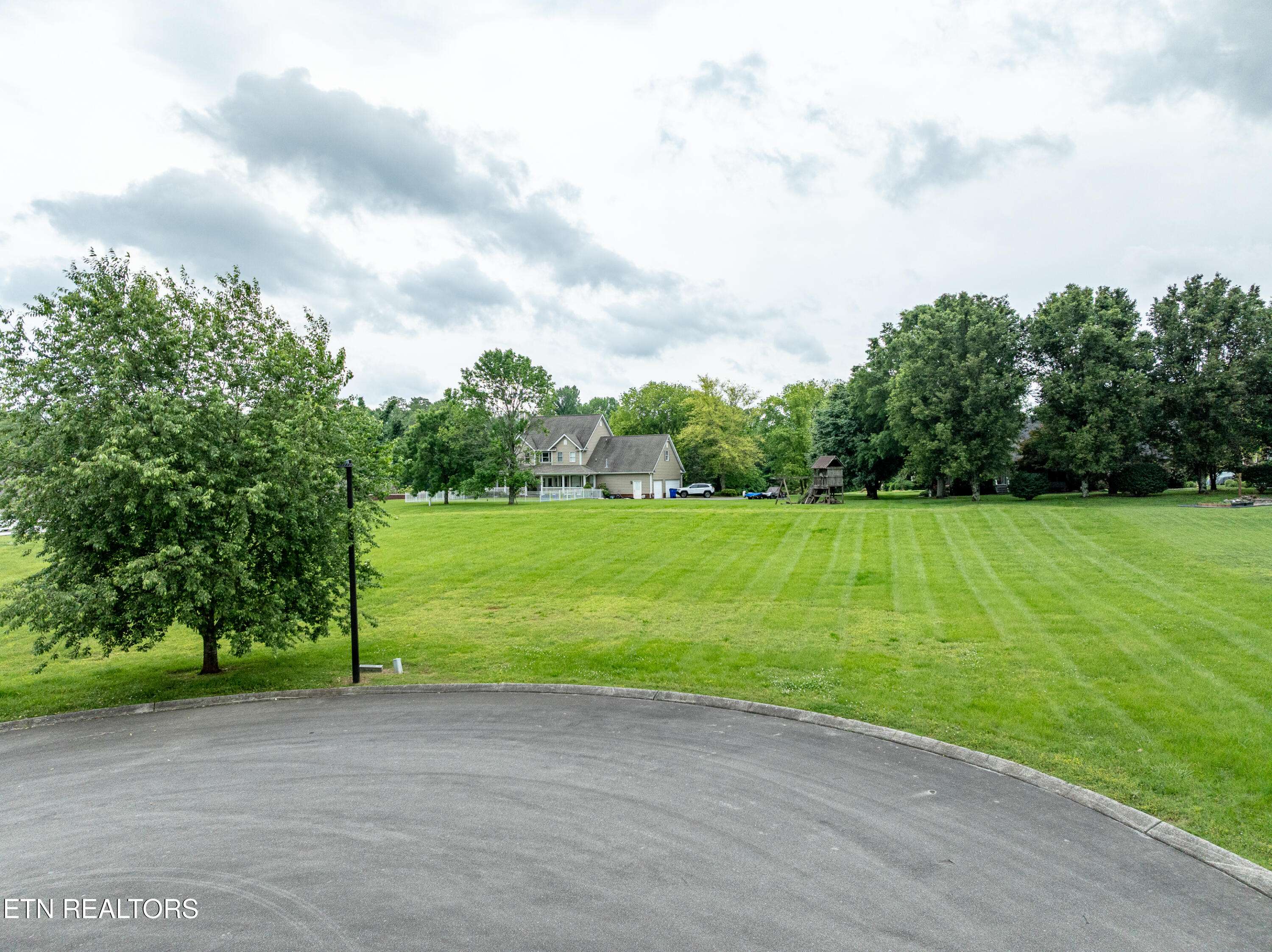 Maryville, TN 37803,935 Hunters Ridge DR