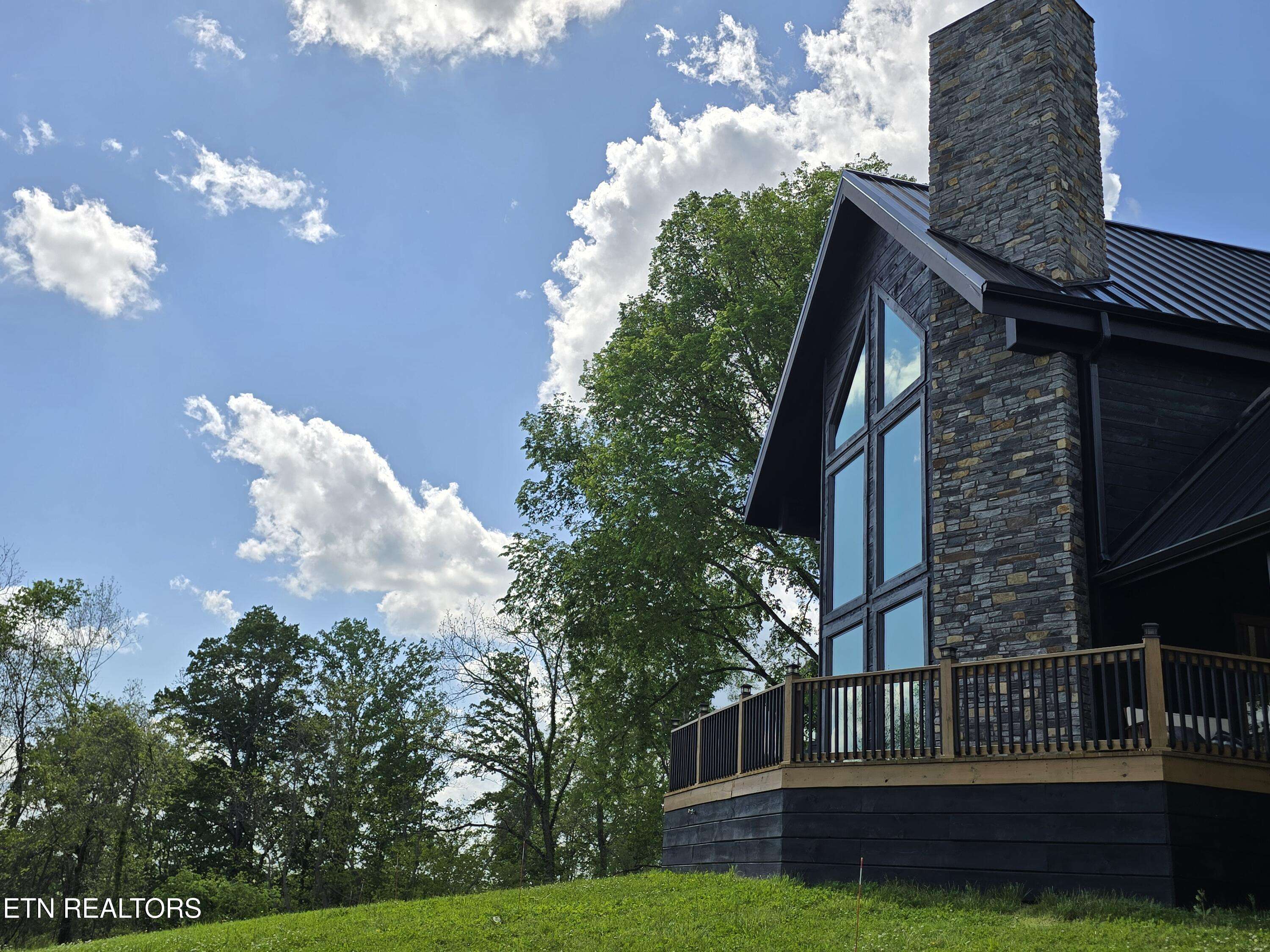 Sneedville, TN 37869,833 DUCK CREEK Rd