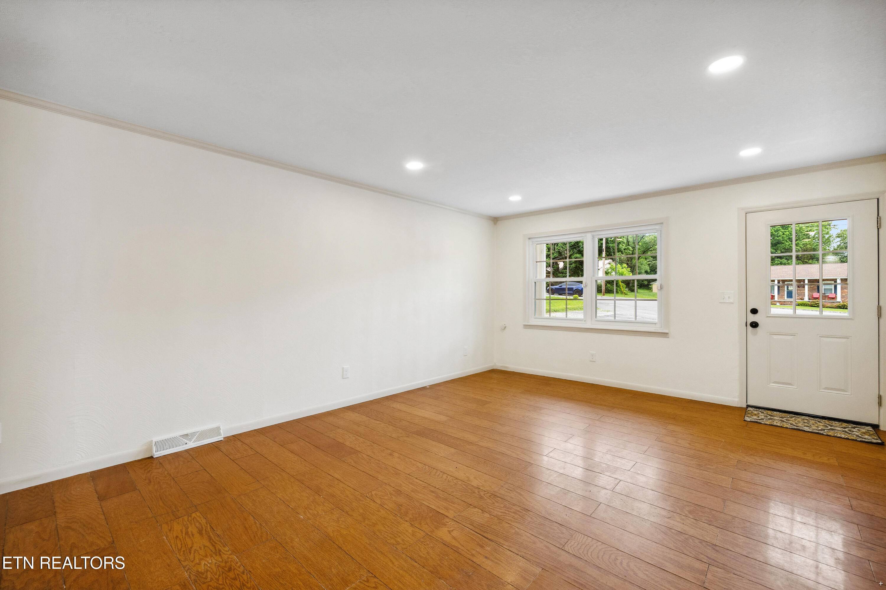Lenoir City, TN 37772,448 Linder LN