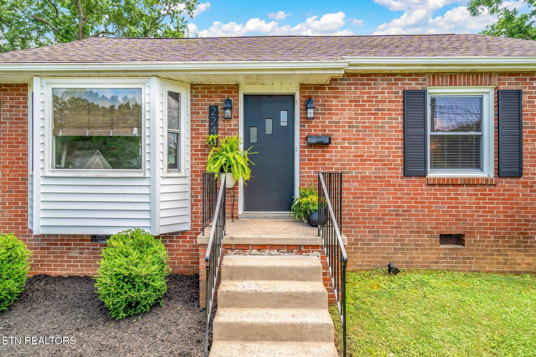 Knoxville, TN 37918,224 Doughty DR