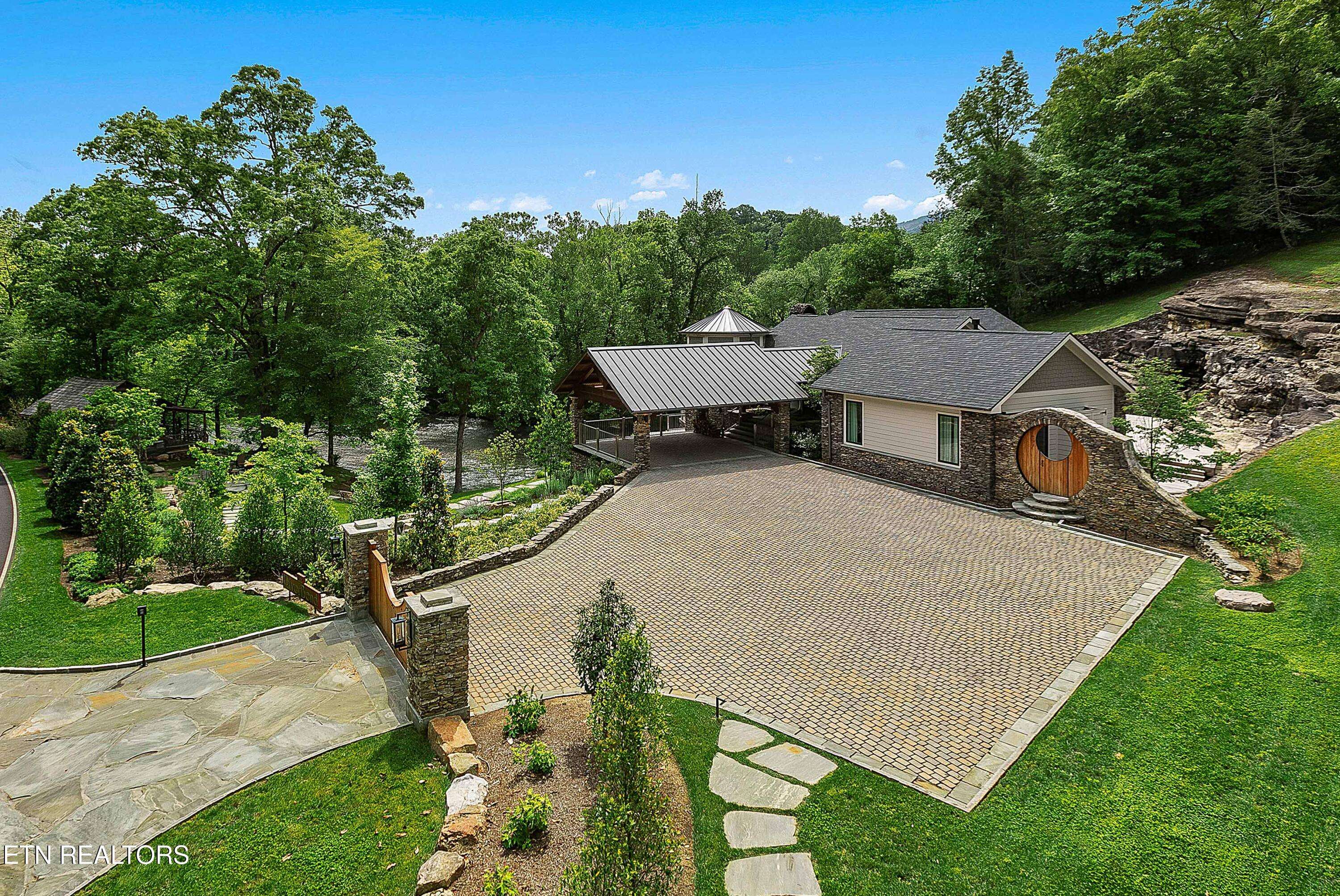 Walland, TN 37886,5532 Old Walland Hwy
