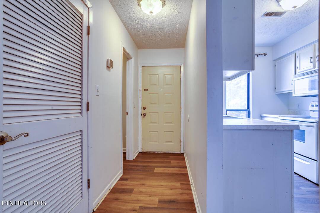 Knoxville, TN 37917,4003 Valley View DR #6
