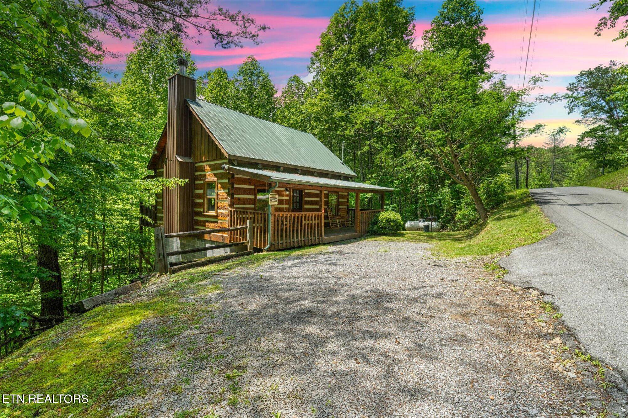 Gatlinburg, TN 37738,1626 Lake DR